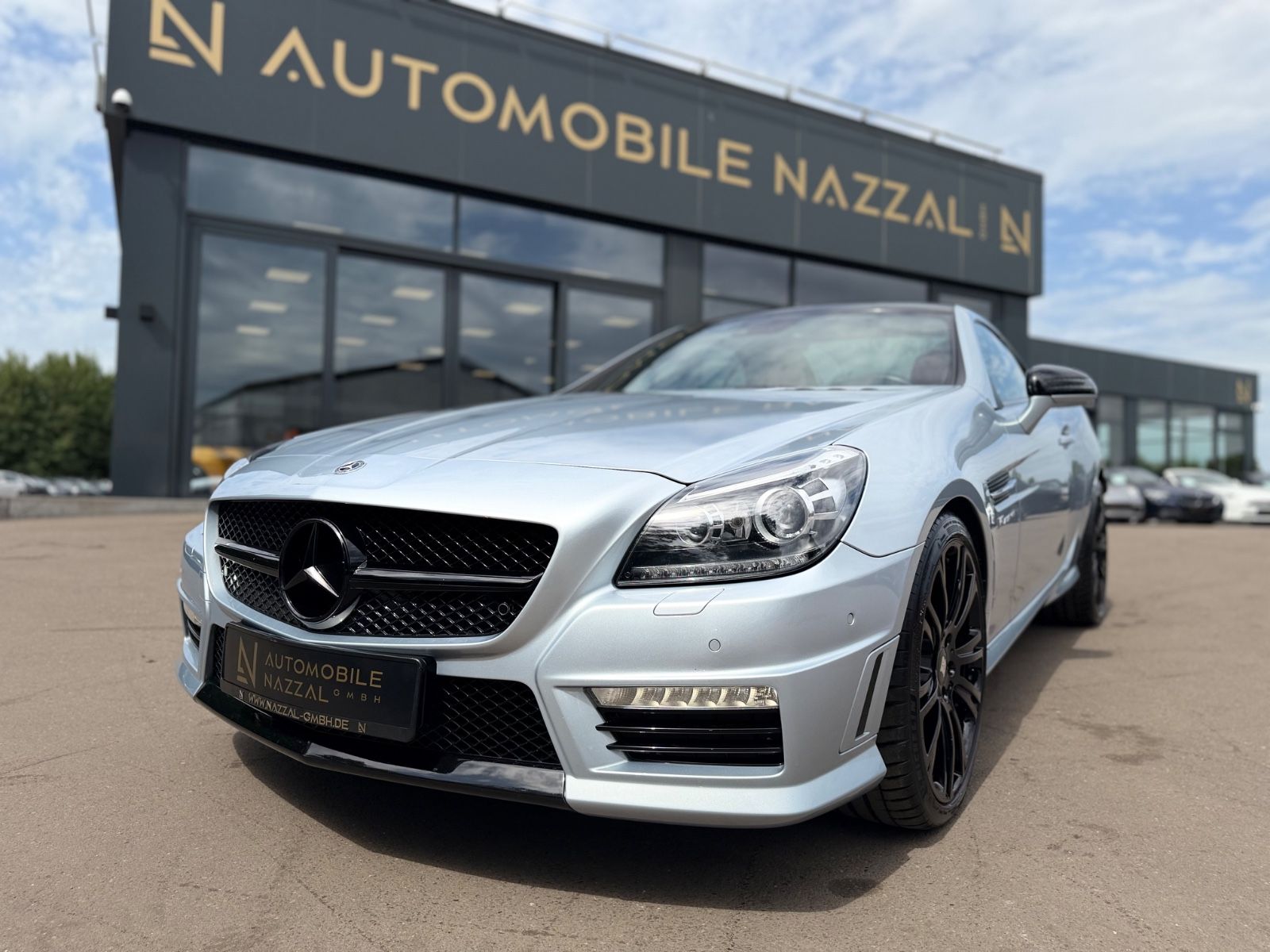 Fahrzeugabbildung Mercedes-Benz SLK 55 AMG*MAGIC-SKY*XENON*AIRSCARF*