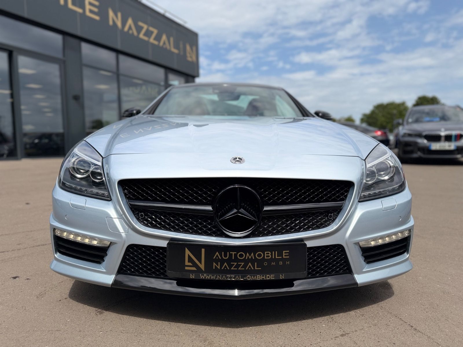 Fahrzeugabbildung Mercedes-Benz SLK 55 AMG*MAGIC-SKY*XENON*AIRSCARF*