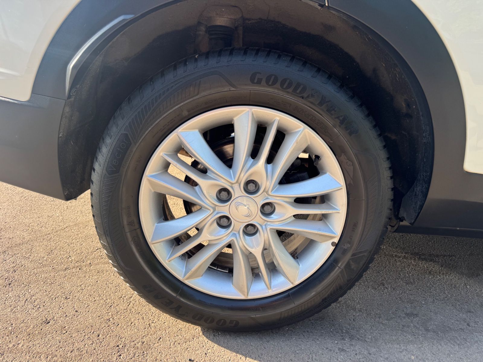 Fahrzeugabbildung Ssangyong KORANDO 1.5 GDI*2.HD*AUT*LED*KAMERA*SHZ*TOP