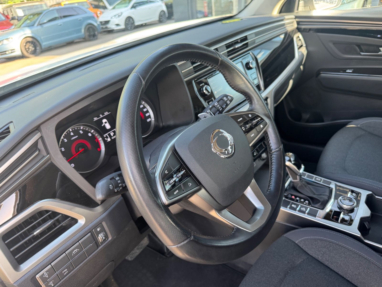 Fahrzeugabbildung Ssangyong KORANDO 1.5 GDI*2.HD*AUT*LED*KAMERA*SHZ*TOP