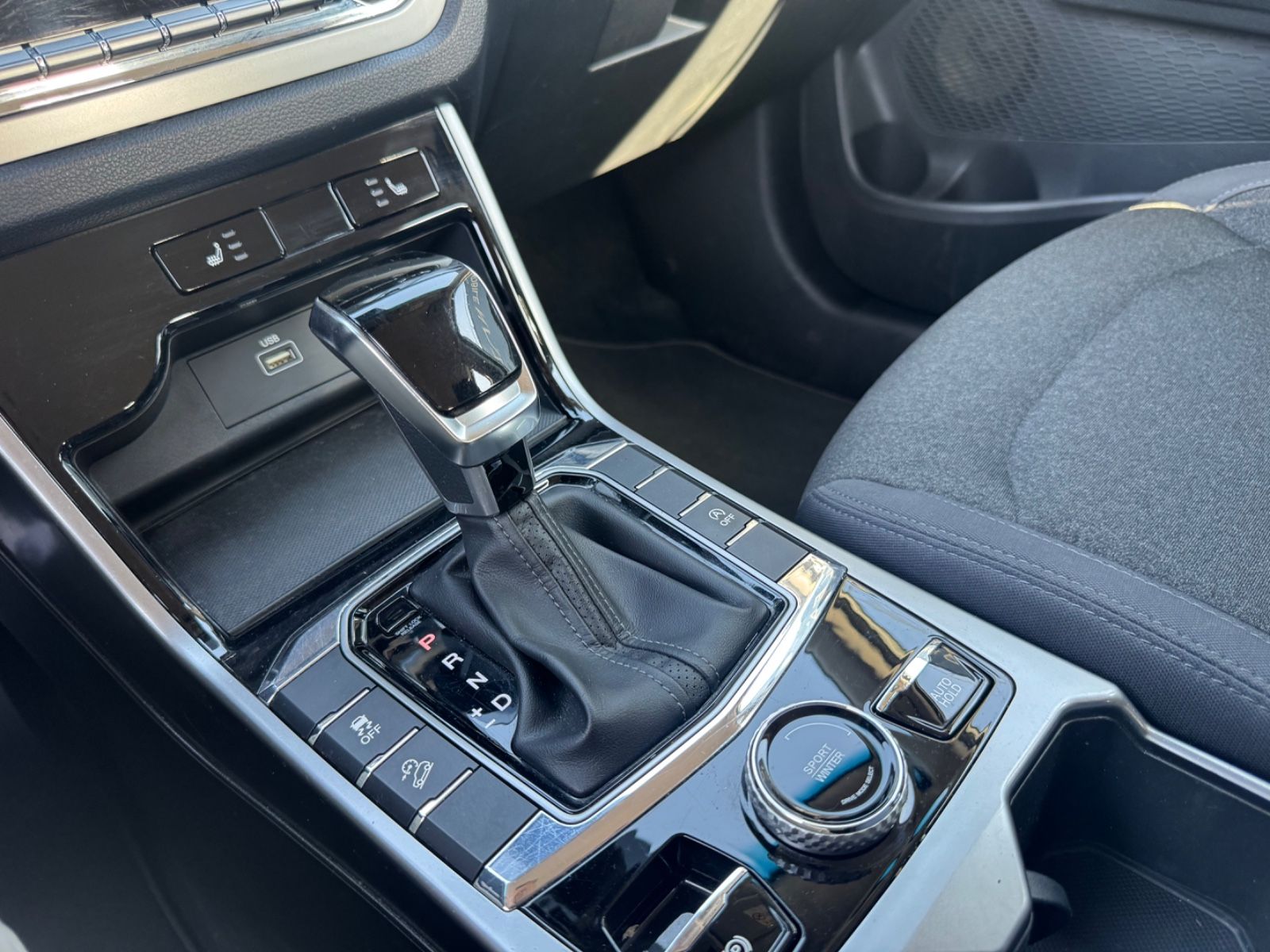 Fahrzeugabbildung Ssangyong KORANDO 1.5 GDI*2.HD*AUT*LED*KAMERA*SHZ*TOP