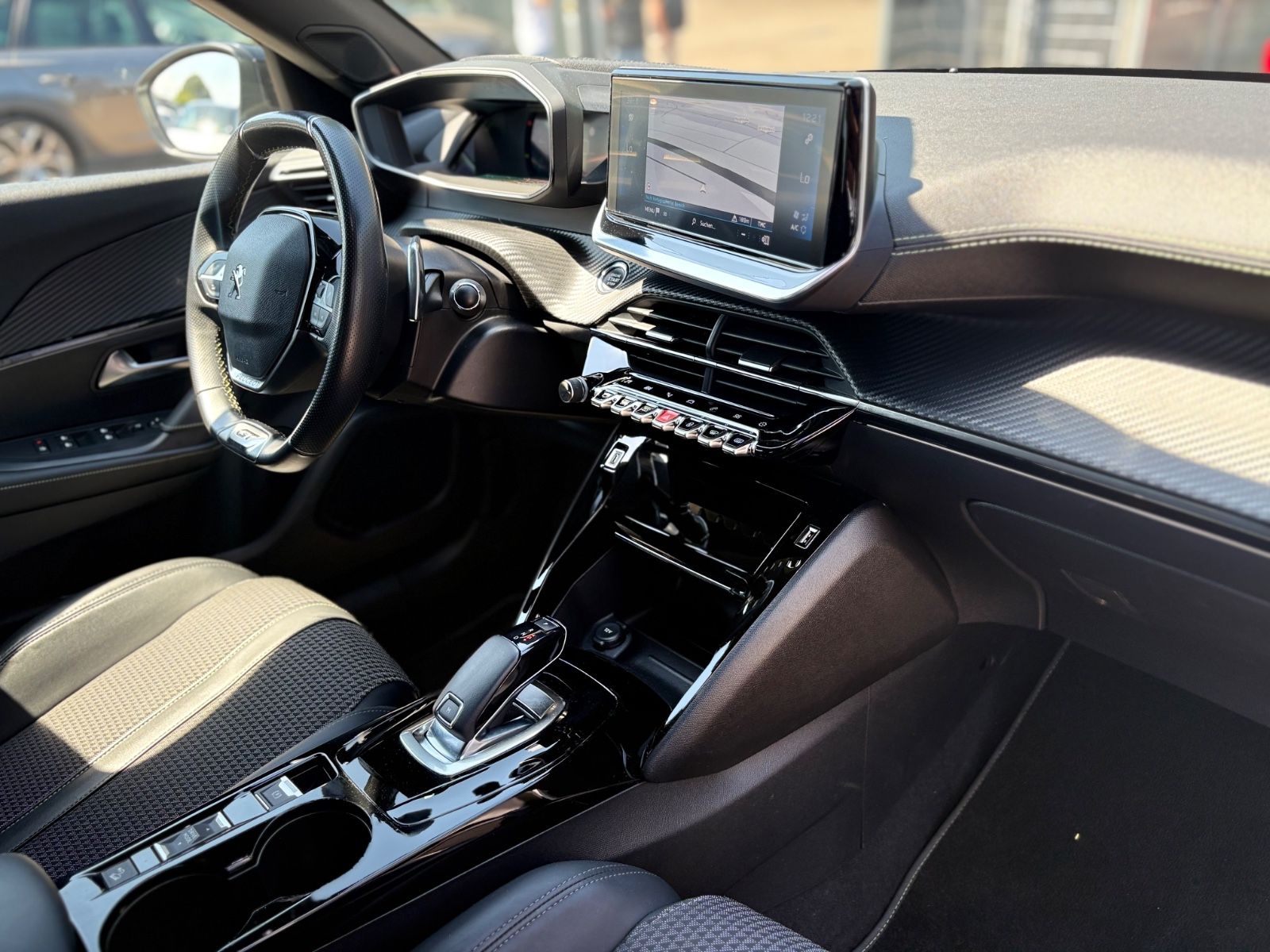 Fahrzeugabbildung Peugeot 2008 GT-LINE ALLURE*AUT.*KAMERA*NAVI*AHK*VIRTUAL