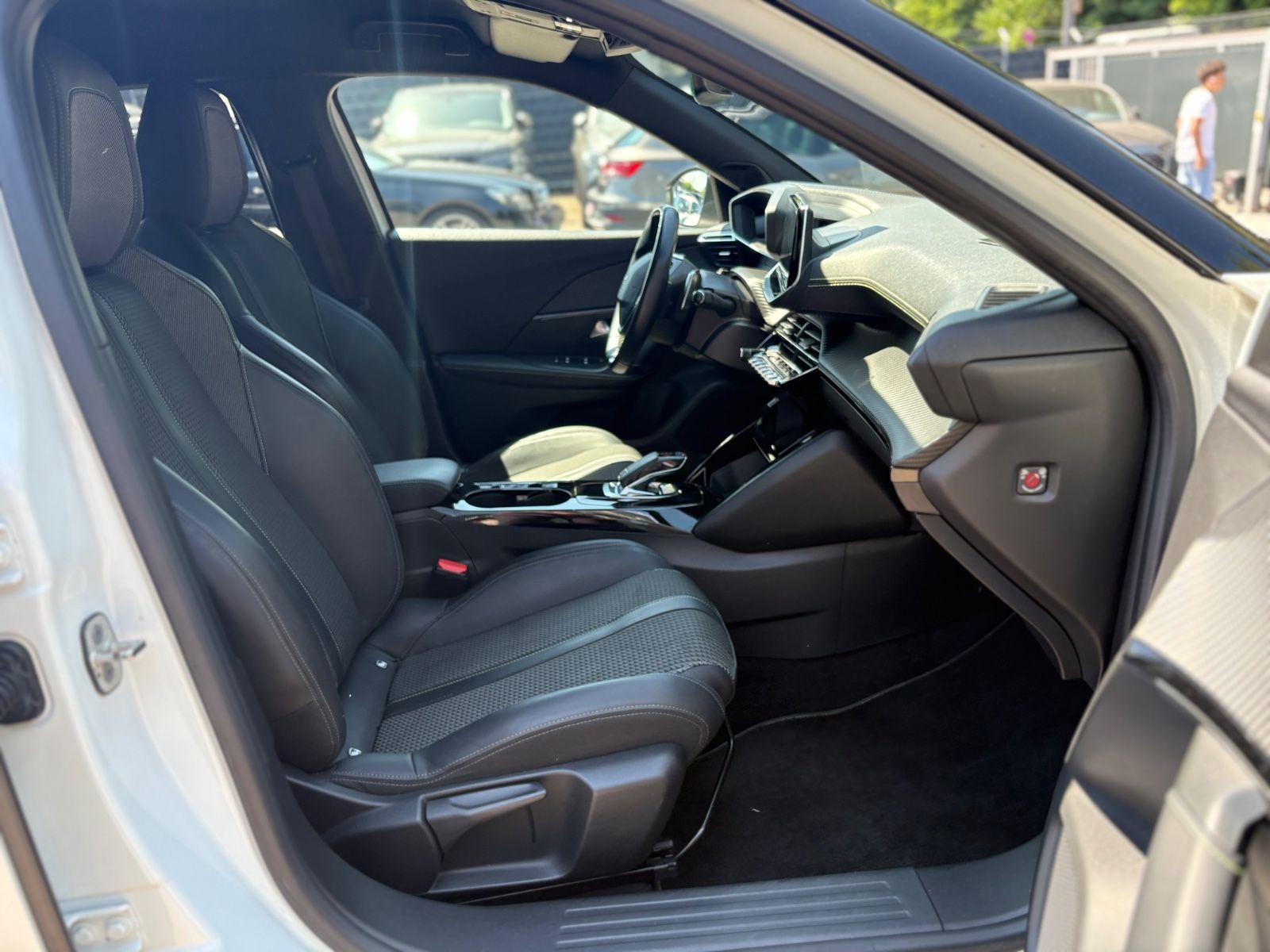 Fahrzeugabbildung Peugeot 2008 GT-LINE ALLURE*AUT.*KAMERA*NAVI*AHK*VIRTUAL
