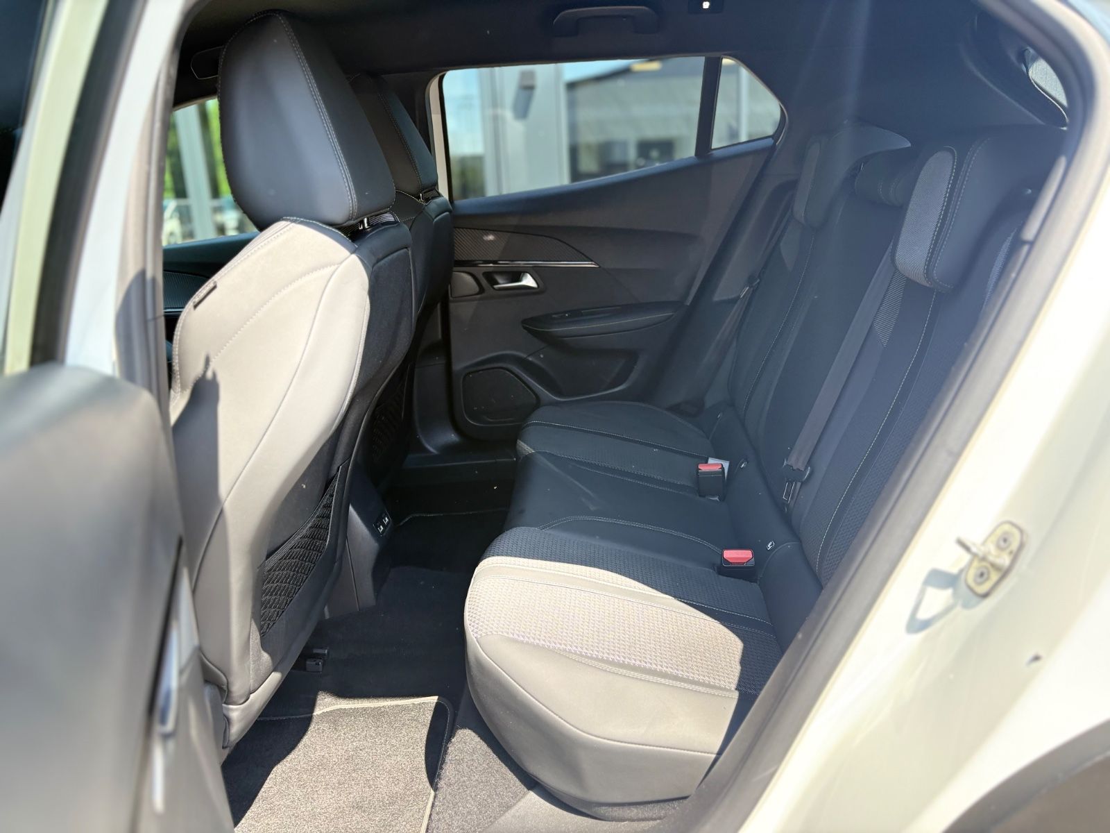 Fahrzeugabbildung Peugeot 2008 GT-LINE ALLURE*AUT.*KAMERA*NAVI*AHK*VIRTUAL