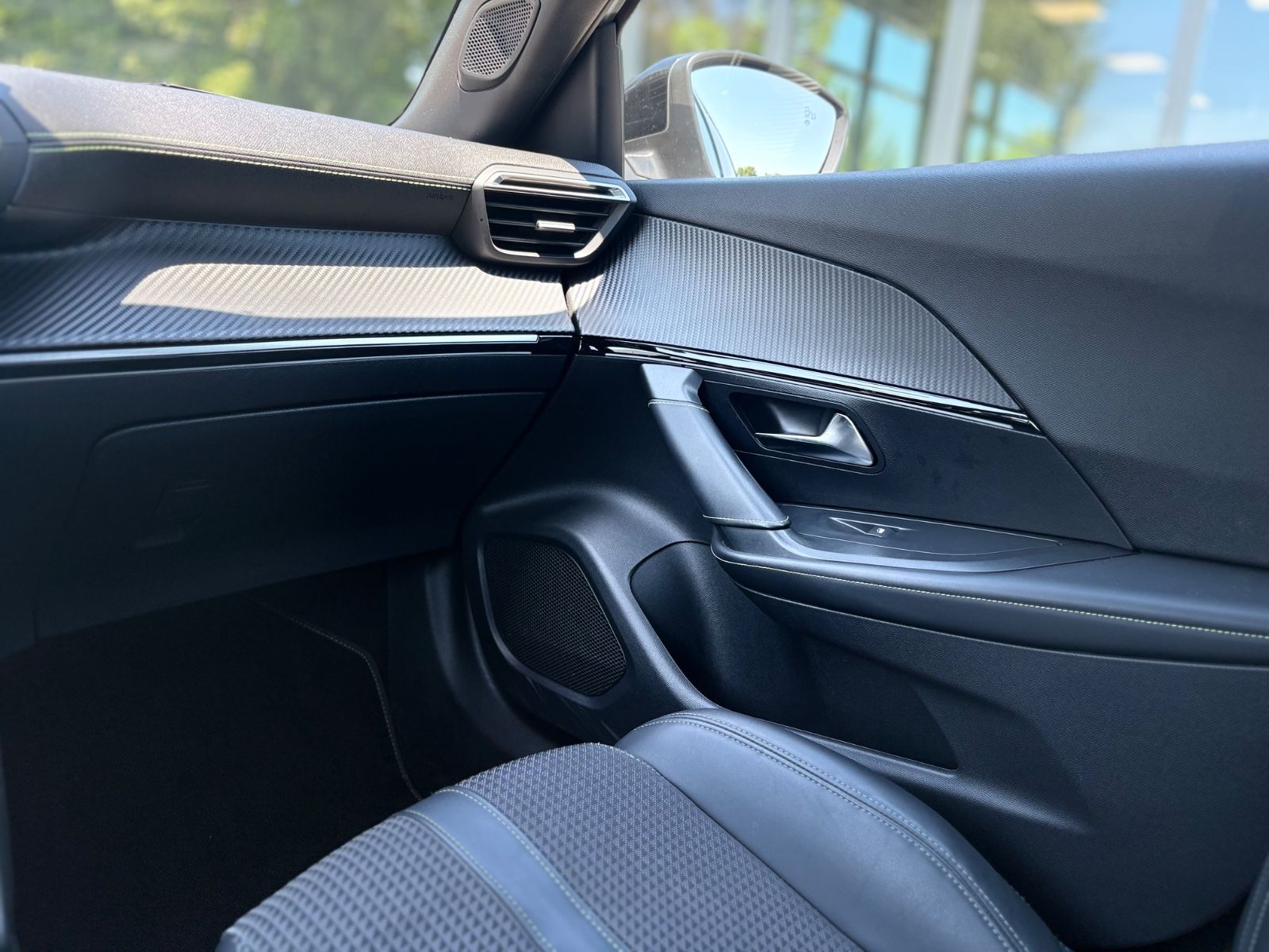 Fahrzeugabbildung Peugeot 2008 GT-LINE ALLURE*AUT.*KAMERA*NAVI*AHK*VIRTUAL