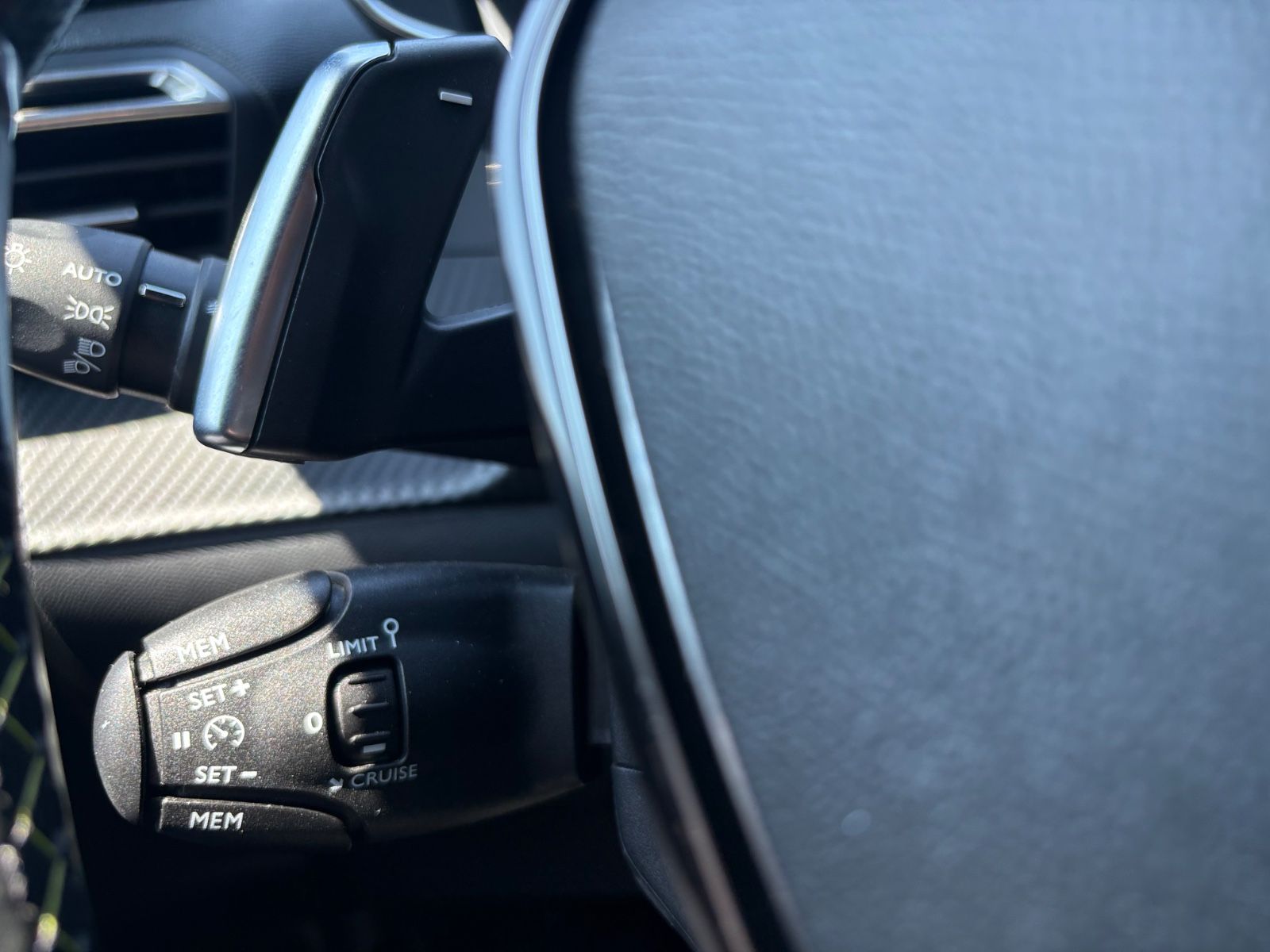 Fahrzeugabbildung Peugeot 2008 GT-LINE ALLURE*AUT.*KAMERA*NAVI*AHK*VIRTUAL
