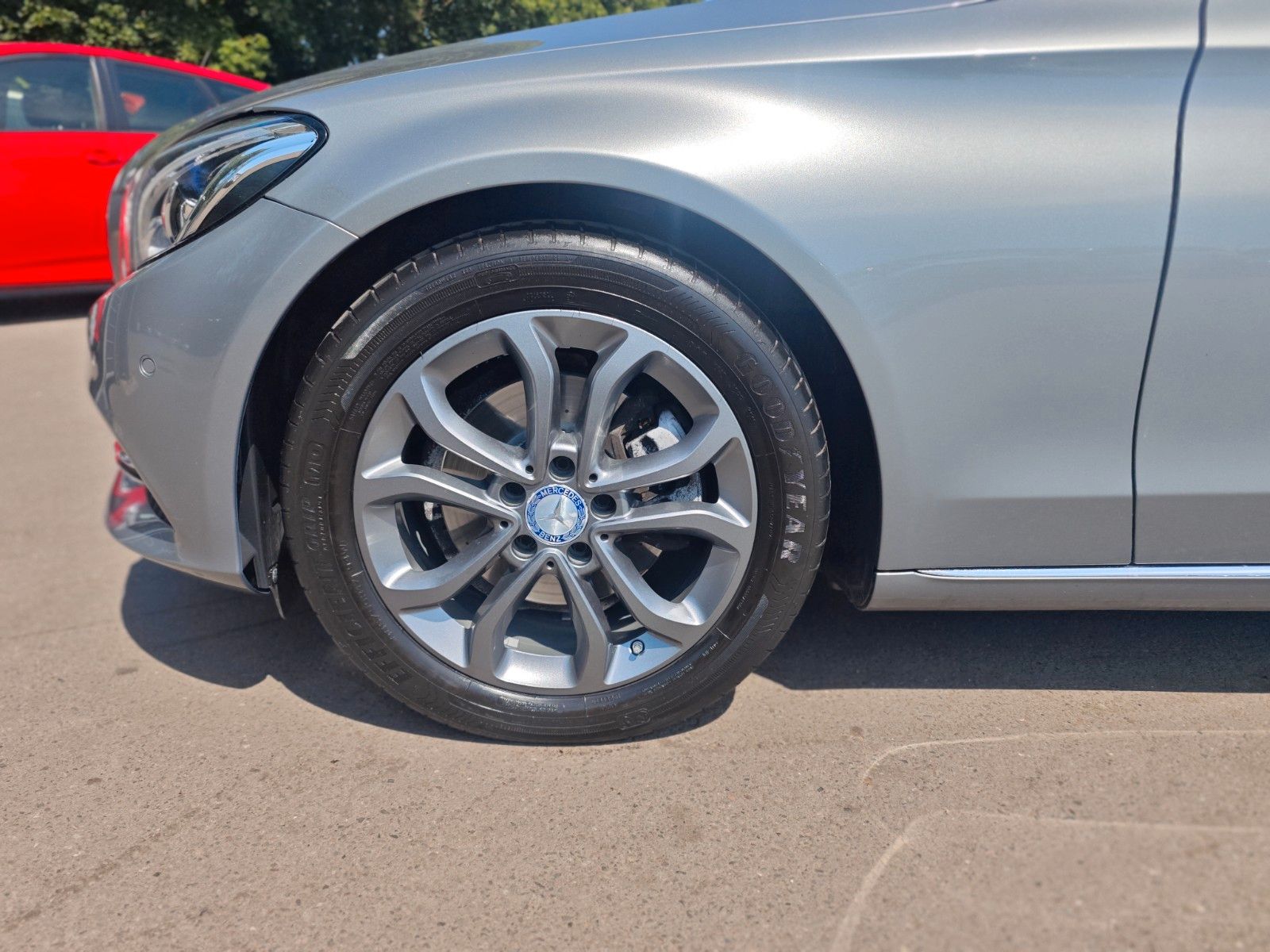 Fahrzeugabbildung Mercedes-Benz C 220d BT LIM.*AUT.*AVANTGARDE*KAMERA*KLIMAAUTO.