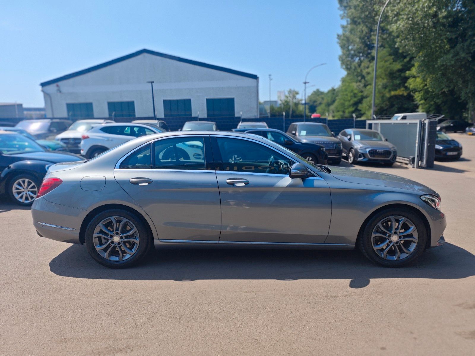 Fahrzeugabbildung Mercedes-Benz C 220d BT LIM.*AUT.*AVANTGARDE*KAMERA*KLIMAAUTO.
