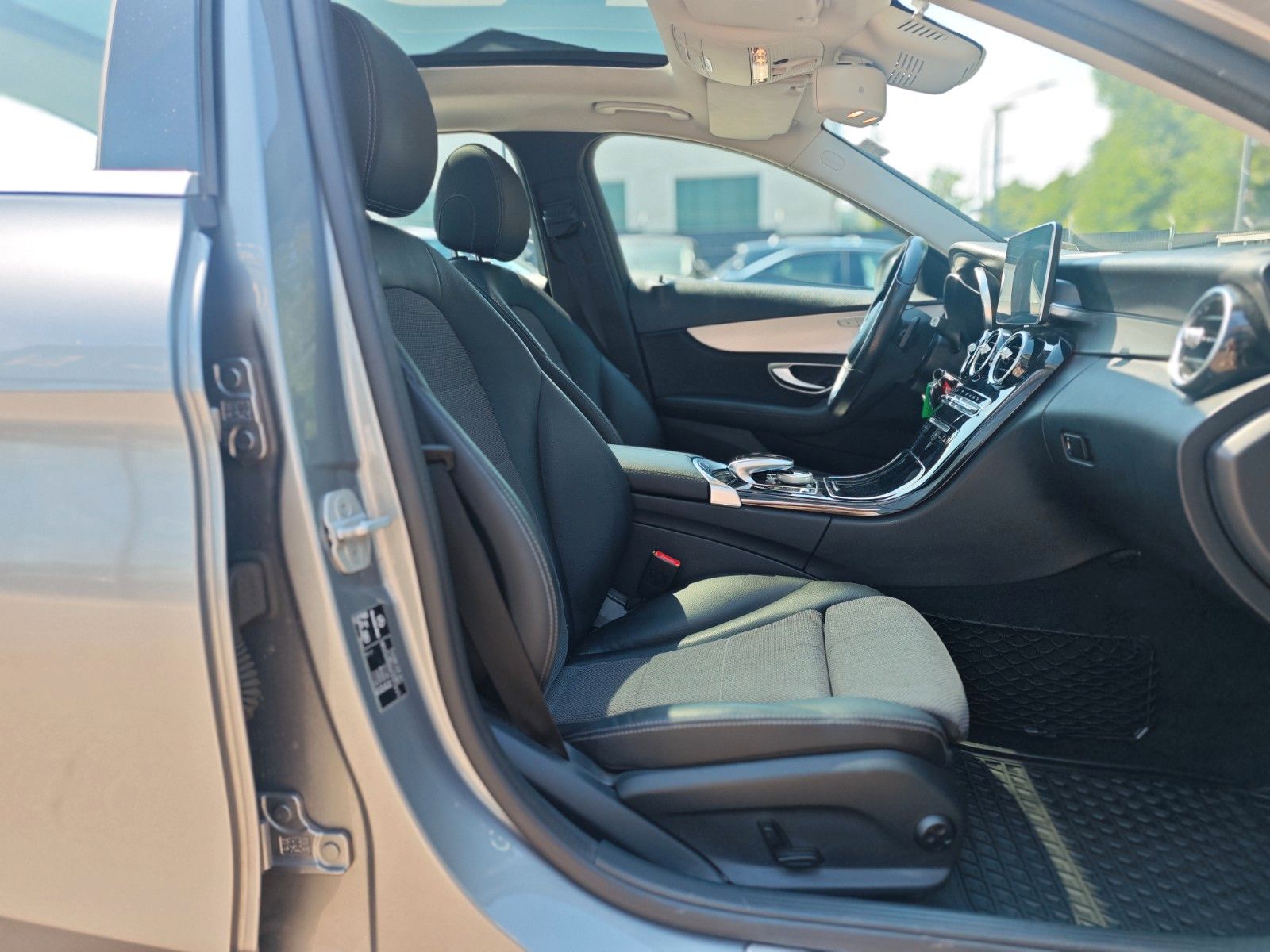 Fahrzeugabbildung Mercedes-Benz C 220d BT LIM.*AUT.*AVANTGARDE*KAMERA*KLIMAAUTO.