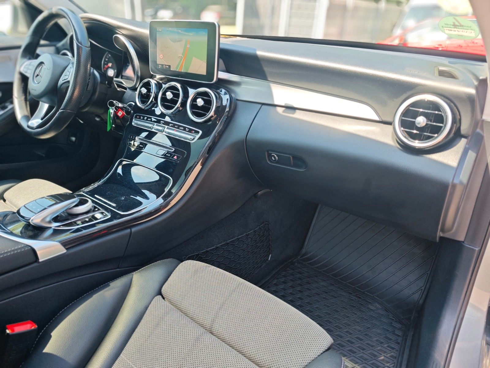Fahrzeugabbildung Mercedes-Benz C 220d BT LIM.*AUT.*AVANTGARDE*KAMERA*KLIMAAUTO.