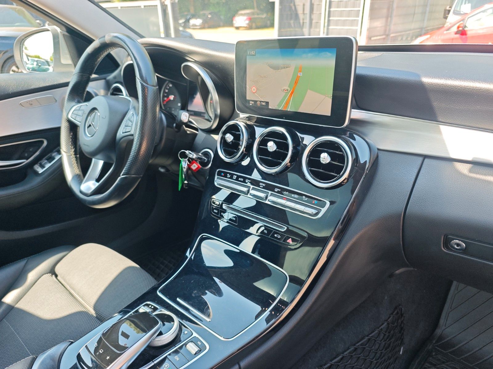 Fahrzeugabbildung Mercedes-Benz C 220d BT LIM.*AUT.*AVANTGARDE*KAMERA*KLIMAAUTO.