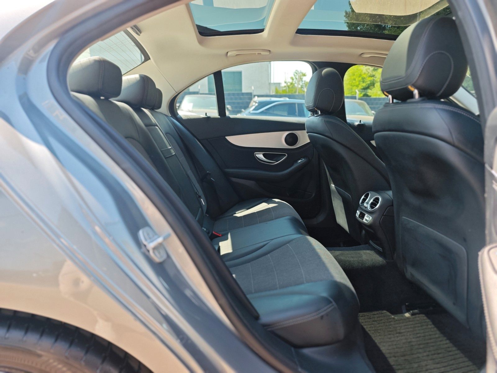 Fahrzeugabbildung Mercedes-Benz C 220d BT LIM.*AUT.*AVANTGARDE*KAMERA*KLIMAAUTO.
