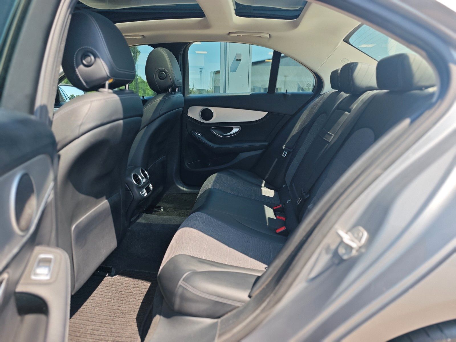 Fahrzeugabbildung Mercedes-Benz C 220d BT LIM.*AUT.*AVANTGARDE*KAMERA*KLIMAAUTO.