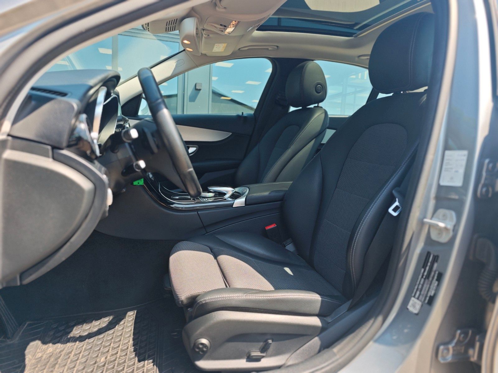 Fahrzeugabbildung Mercedes-Benz C 220d BT LIM.*AUT.*AVANTGARDE*KAMERA*KLIMAAUTO.
