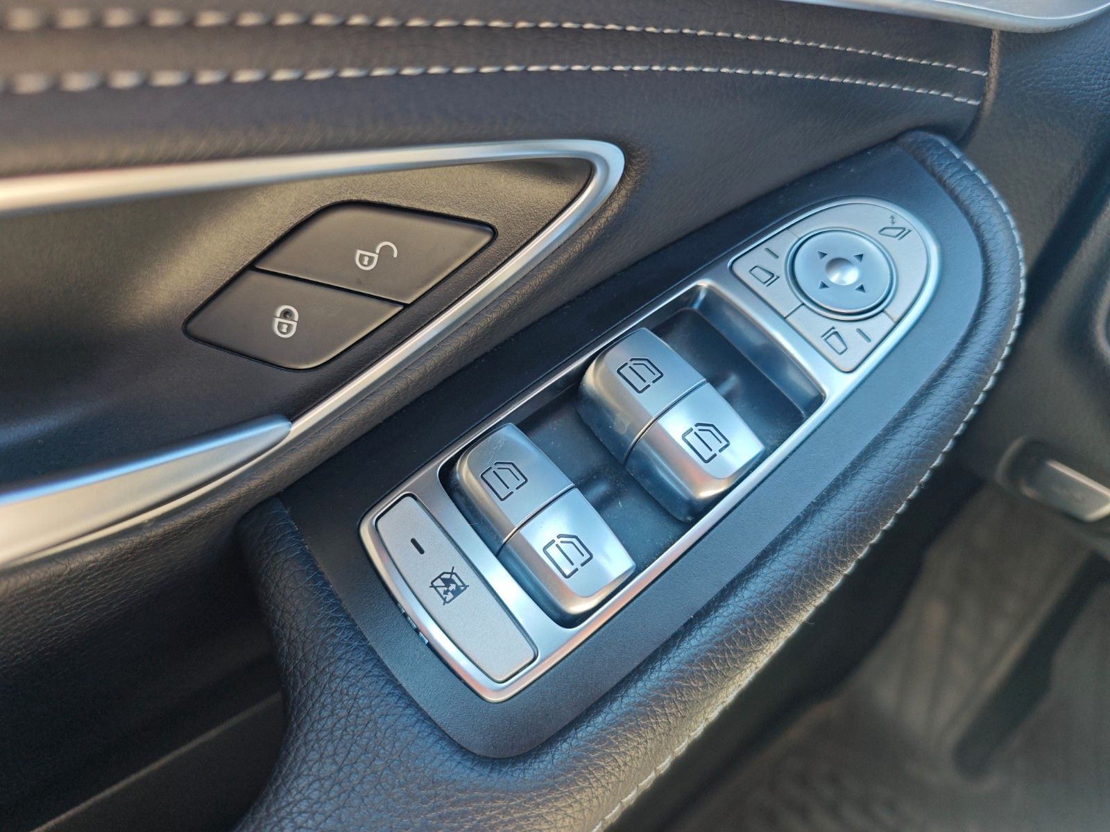 Fahrzeugabbildung Mercedes-Benz C 220d BT LIM.*AUT.*AVANTGARDE*KAMERA*KLIMAAUTO.