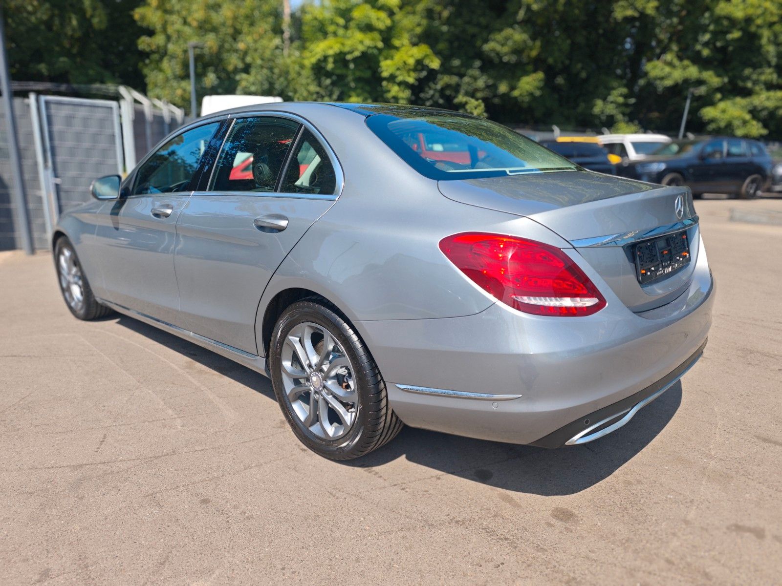 Fahrzeugabbildung Mercedes-Benz C 220d BT LIM.*AUT.*AVANTGARDE*KAMERA*KLIMAAUTO.
