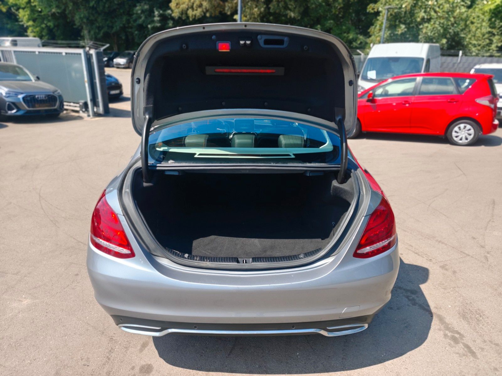 Fahrzeugabbildung Mercedes-Benz C 220d BT LIM.*AUT.*AVANTGARDE*KAMERA*KLIMAAUTO.