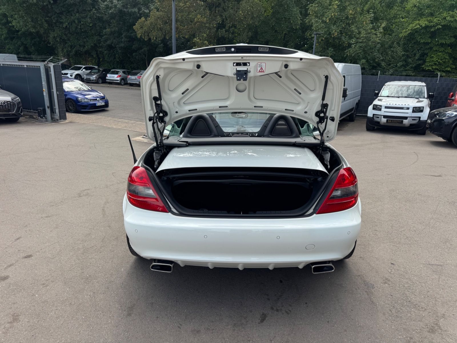 Fahrzeugabbildung Mercedes-Benz SLK 200 K LIMITED EDITION *2LOOK EDITION*DESIGNO