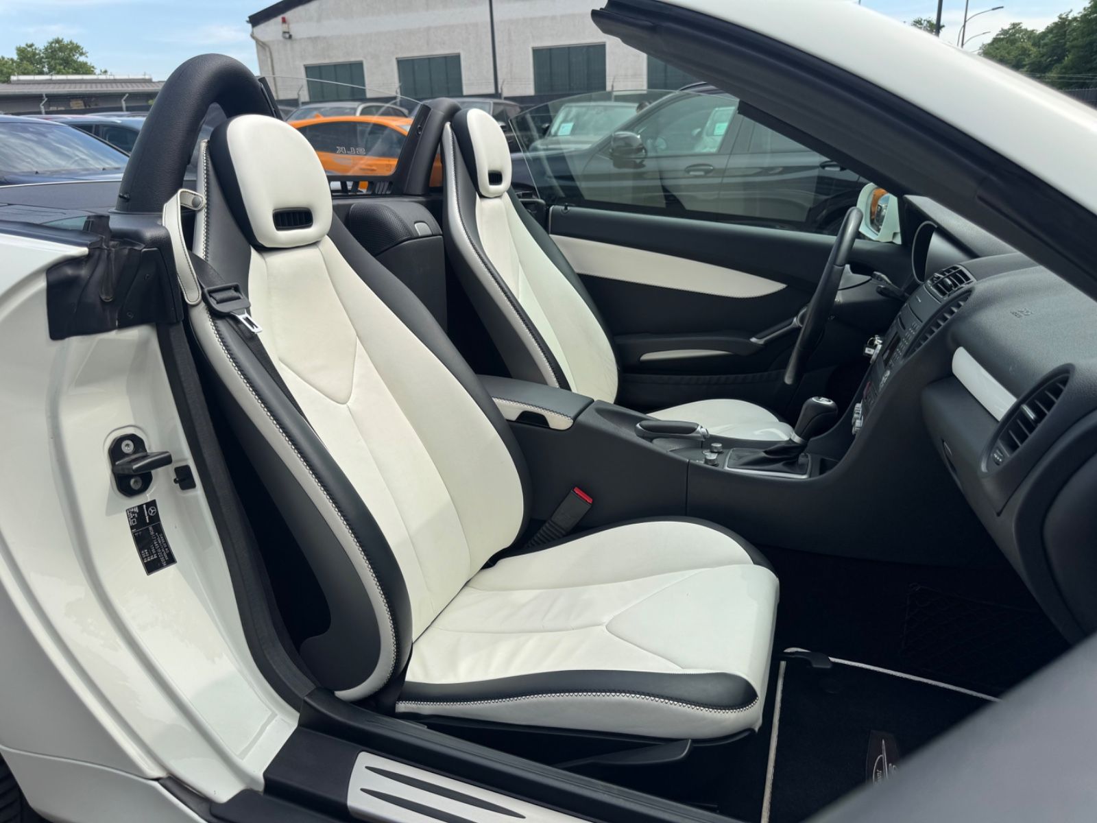 Fahrzeugabbildung Mercedes-Benz SLK 200 K LIMITED EDITION *2LOOK EDITION*DESIGNO