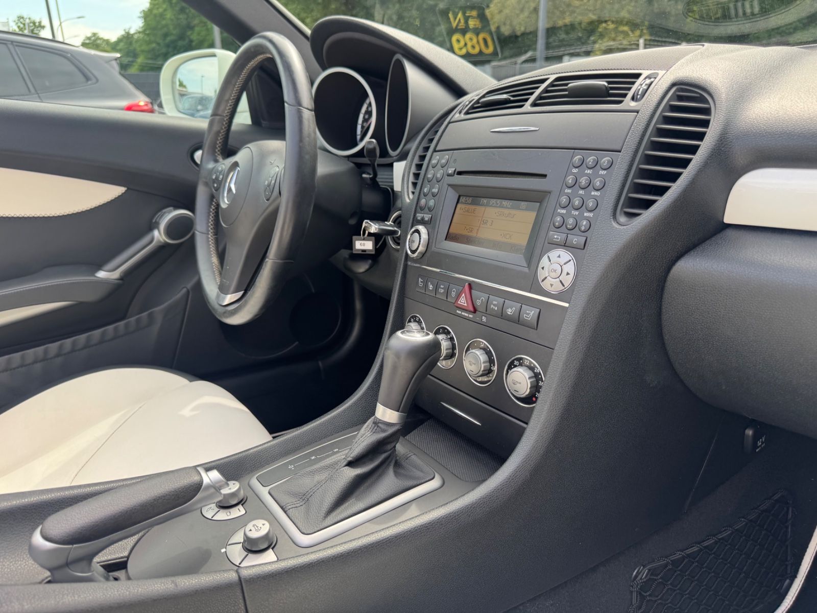 Fahrzeugabbildung Mercedes-Benz SLK 200 K LIMITED EDITION *2LOOK EDITION*DESIGNO