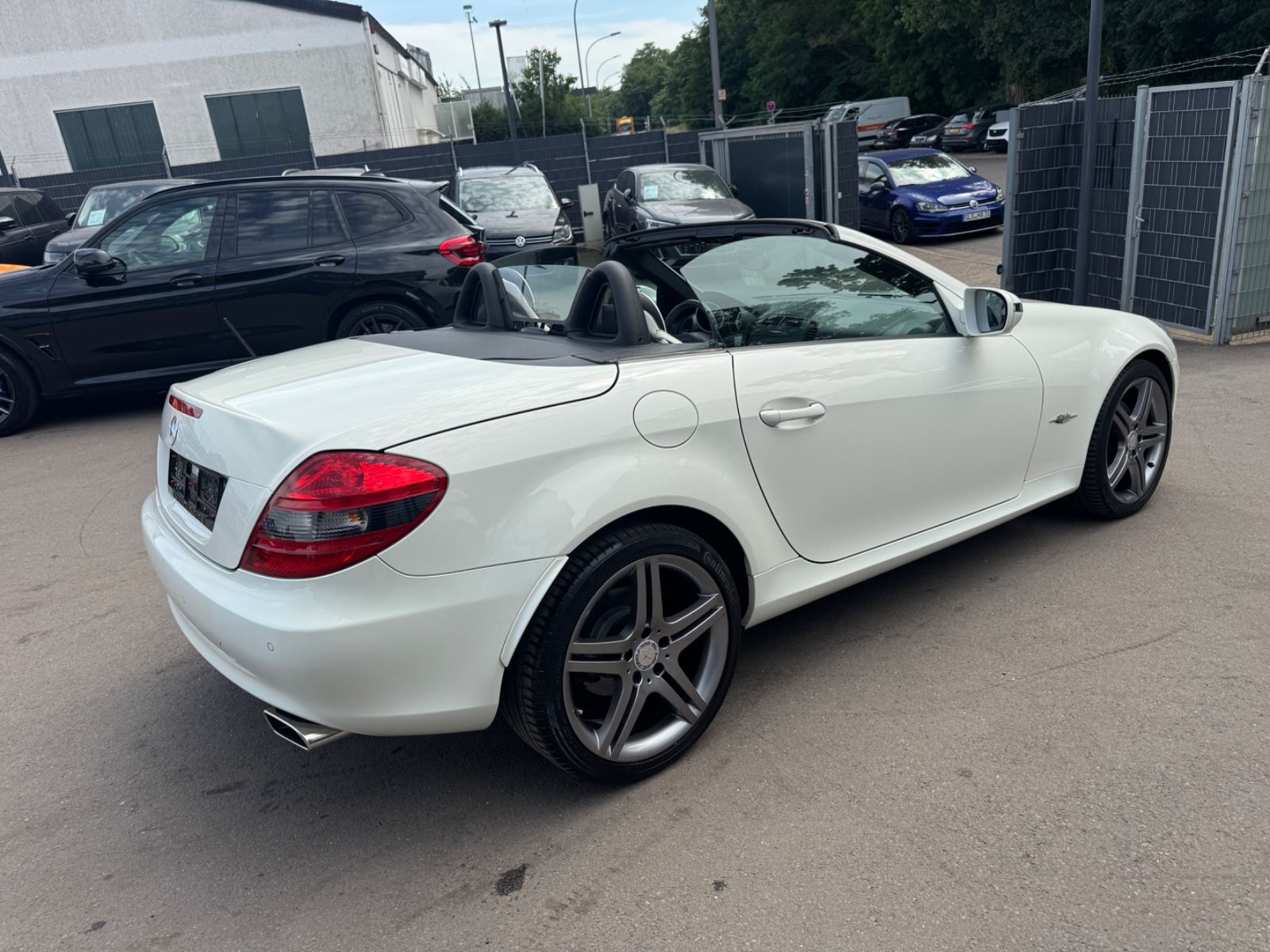 Fahrzeugabbildung Mercedes-Benz SLK 200 K LIMITED EDITION *2LOOK EDITION*DESIGNO