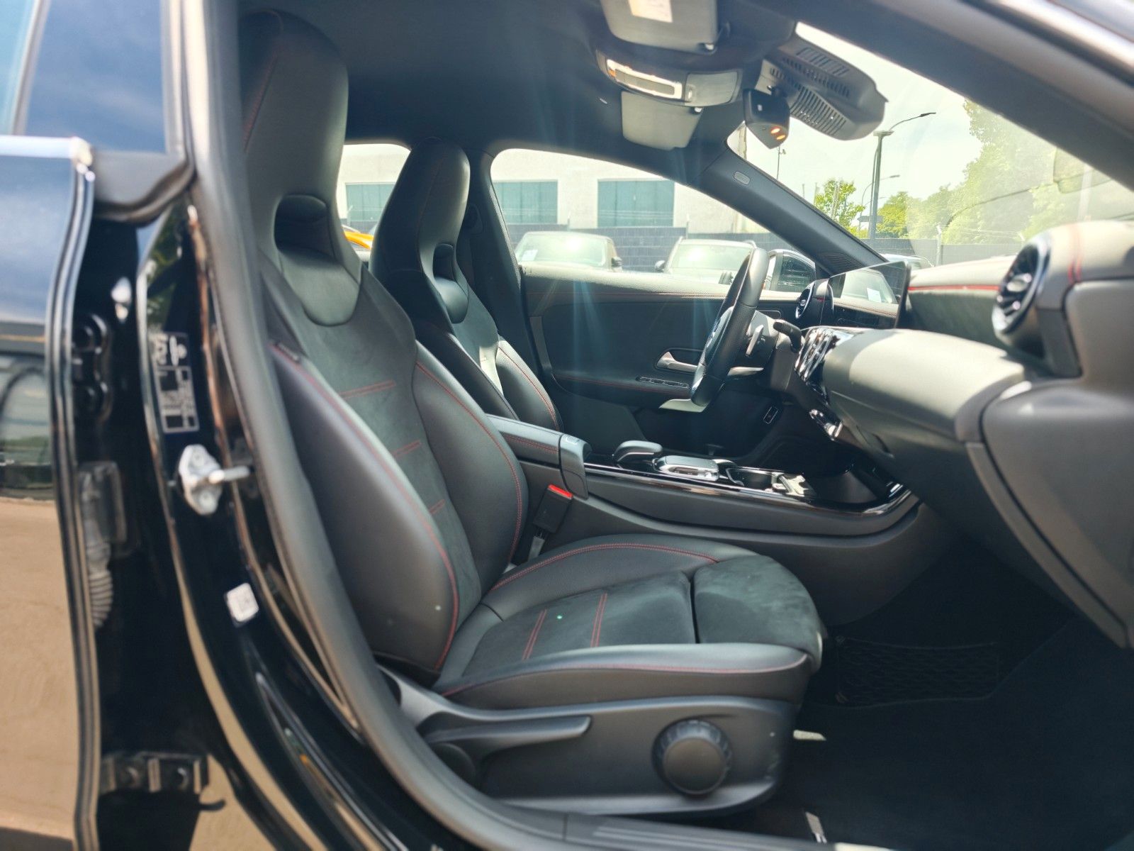 Fahrzeugabbildung Mercedes-Benz CLA SHOOTING BRAKE 250*AMG LINE*KAMERA*NAVI*LED*