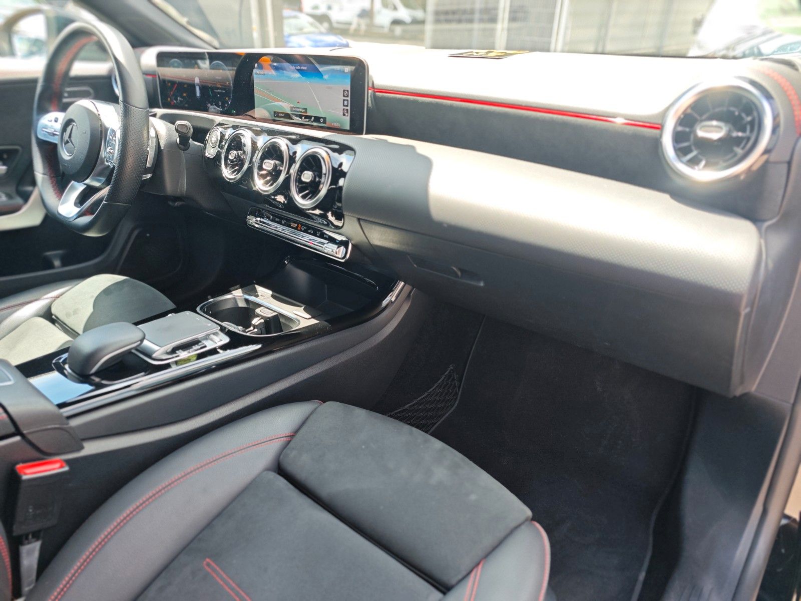 Fahrzeugabbildung Mercedes-Benz CLA SHOOTING BRAKE 250*AMG LINE*KAMERA*NAVI*LED*