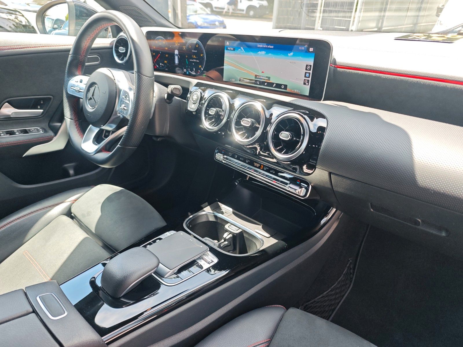Fahrzeugabbildung Mercedes-Benz CLA SHOOTING BRAKE 250*AMG LINE*KAMERA*NAVI*LED*