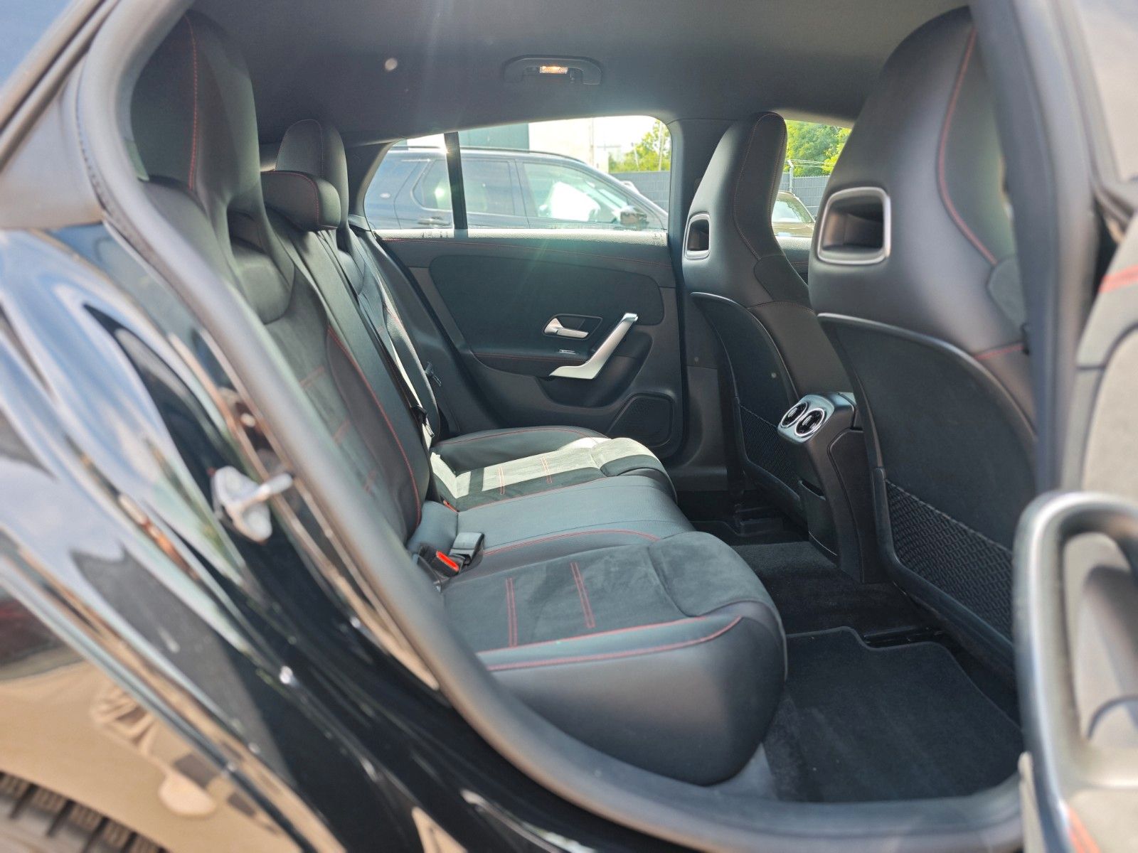 Fahrzeugabbildung Mercedes-Benz CLA SHOOTING BRAKE 250*AMG LINE*KAMERA*NAVI*LED*