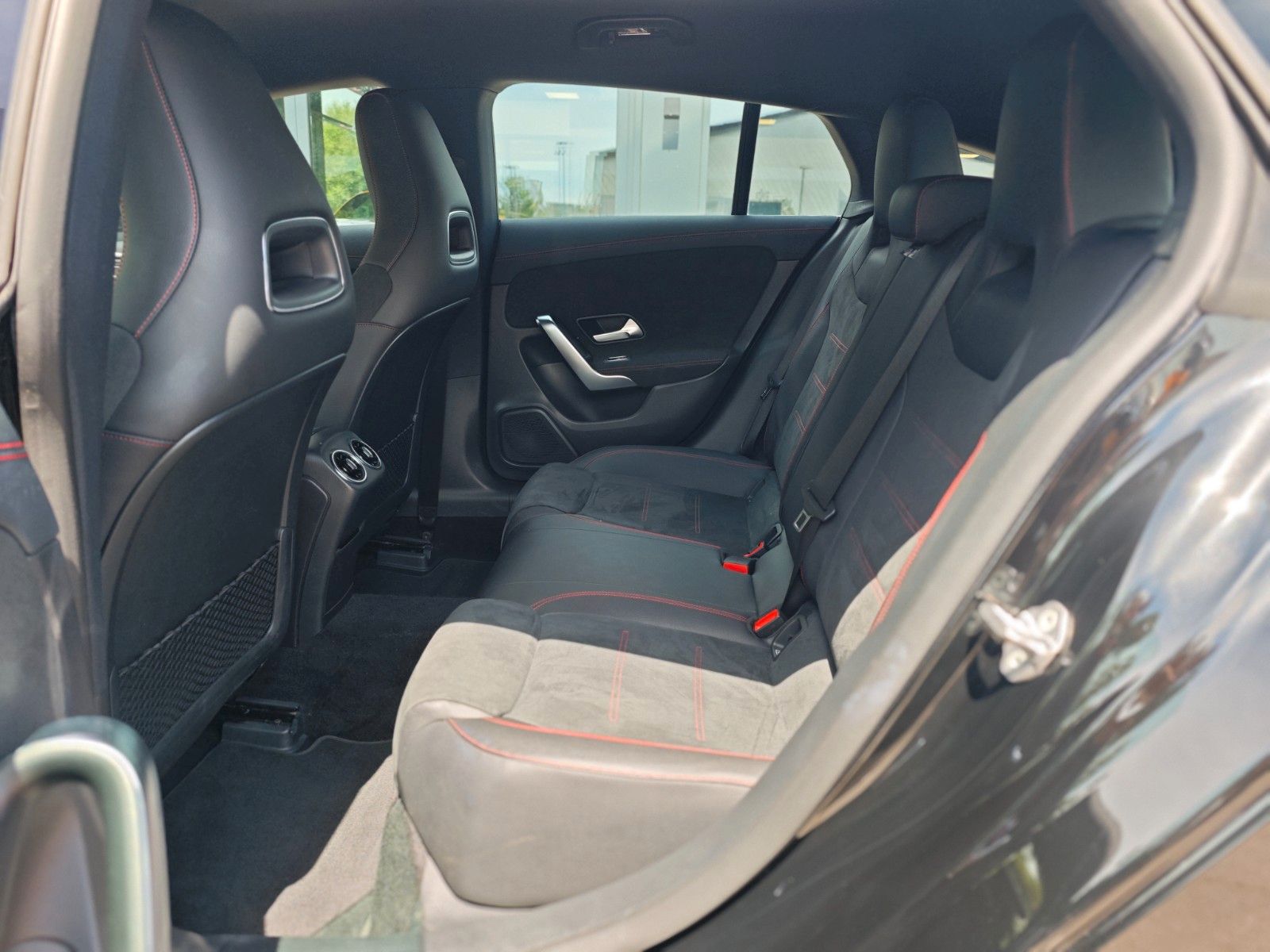 Fahrzeugabbildung Mercedes-Benz CLA SHOOTING BRAKE 250*AMG LINE*KAMERA*NAVI*LED*