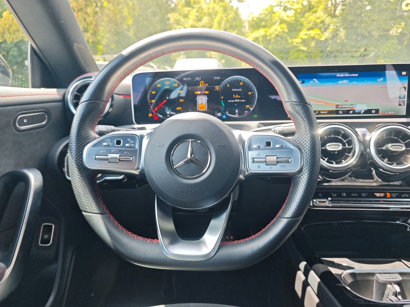 Fahrzeugabbildung Mercedes-Benz CLA SHOOTING BRAKE 250*AMG LINE*KAMERA*NAVI*LED*