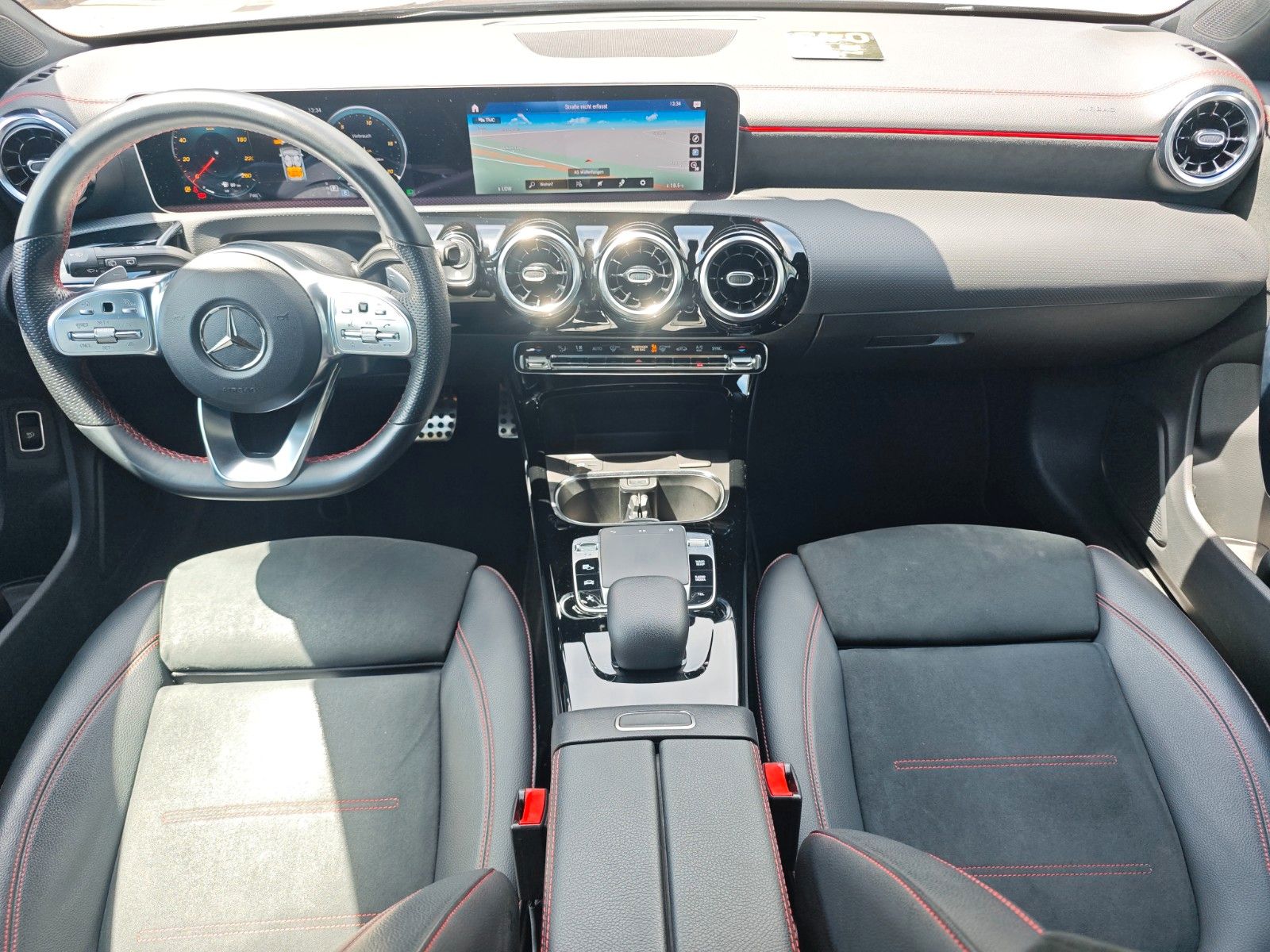 Fahrzeugabbildung Mercedes-Benz CLA SHOOTING BRAKE 250*AMG LINE*KAMERA*NAVI*LED*