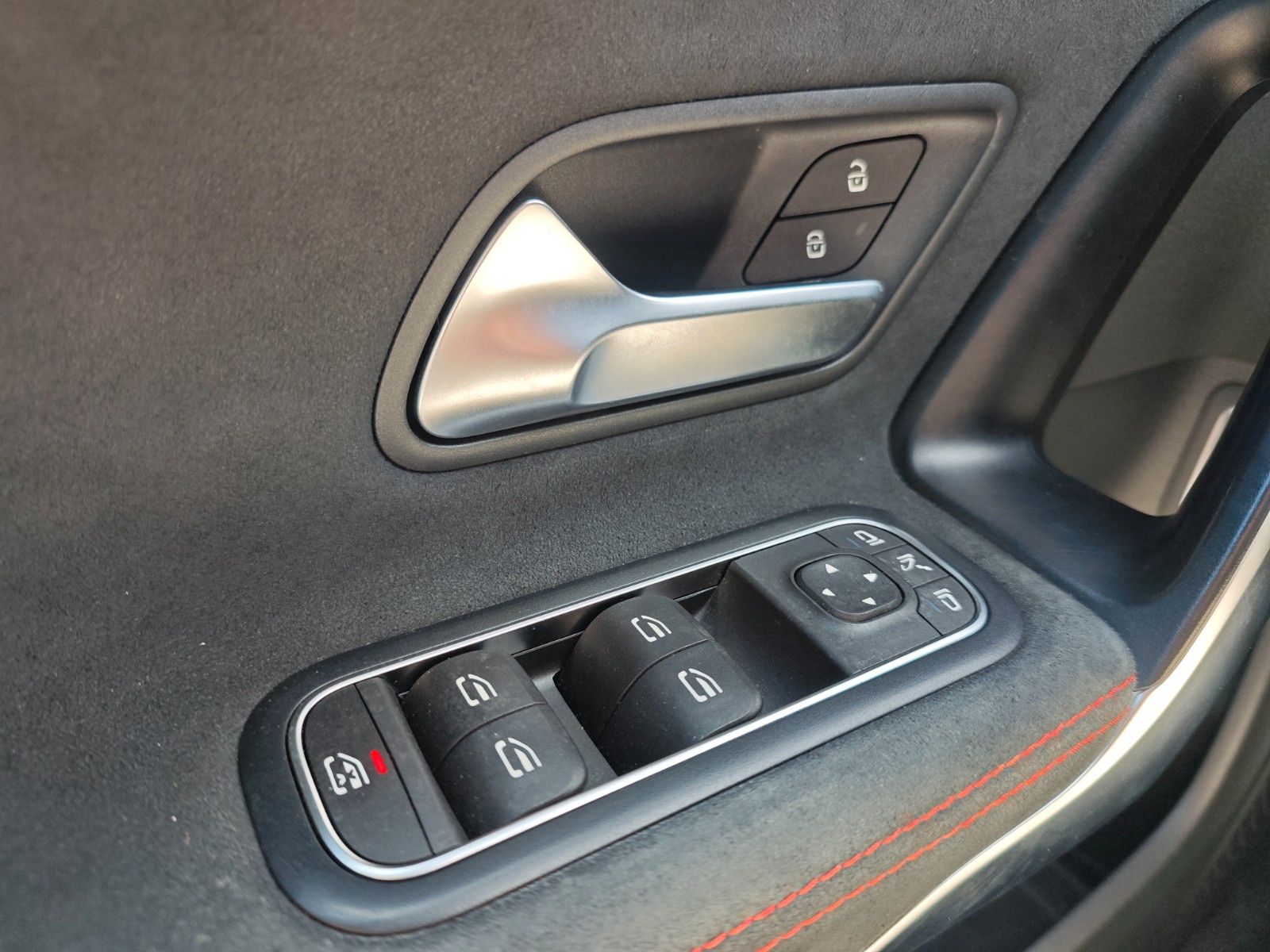 Fahrzeugabbildung Mercedes-Benz CLA SHOOTING BRAKE 250*AMG LINE*KAMERA*NAVI*LED*