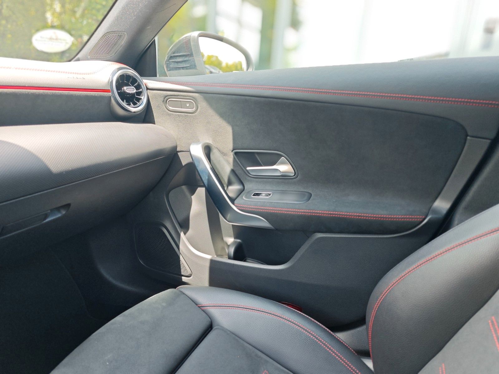 Fahrzeugabbildung Mercedes-Benz CLA SHOOTING BRAKE 250*AMG LINE*KAMERA*NAVI*LED*