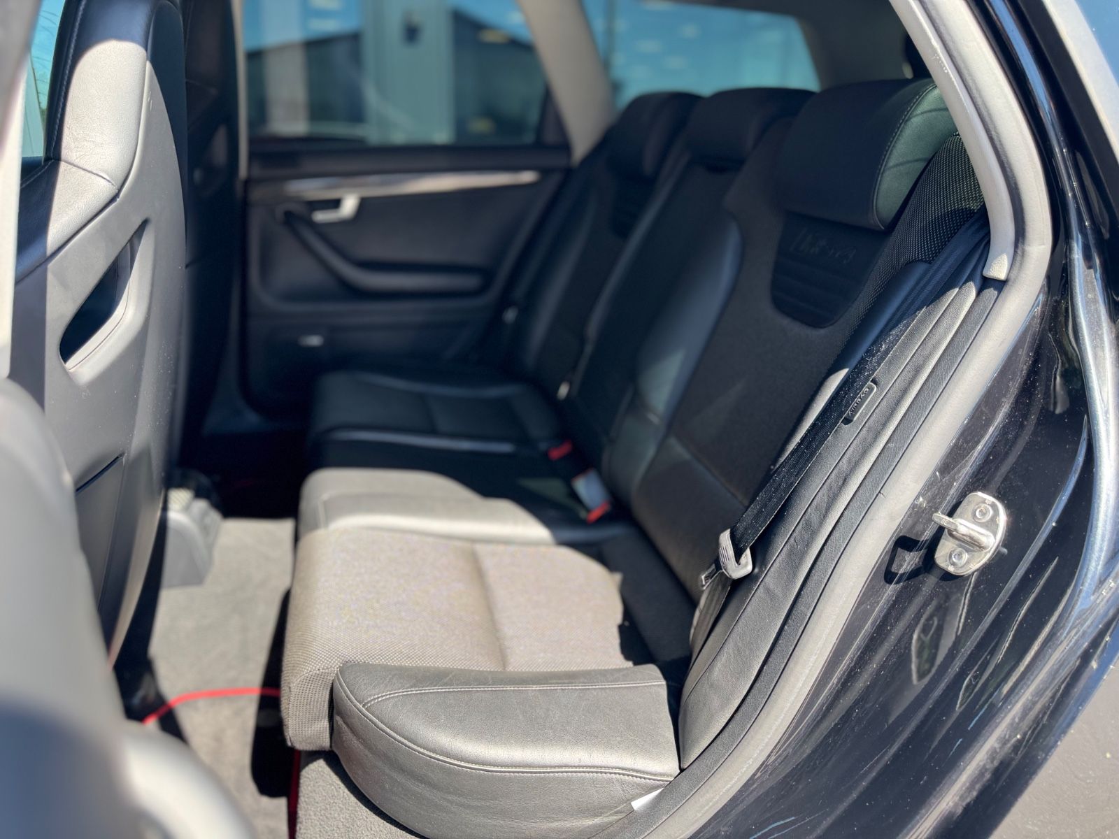 Fahrzeugabbildung Audi RS4 4.2 QUATTRO*RS-SCHALENSITZE*MILTEK*KERAMIK*