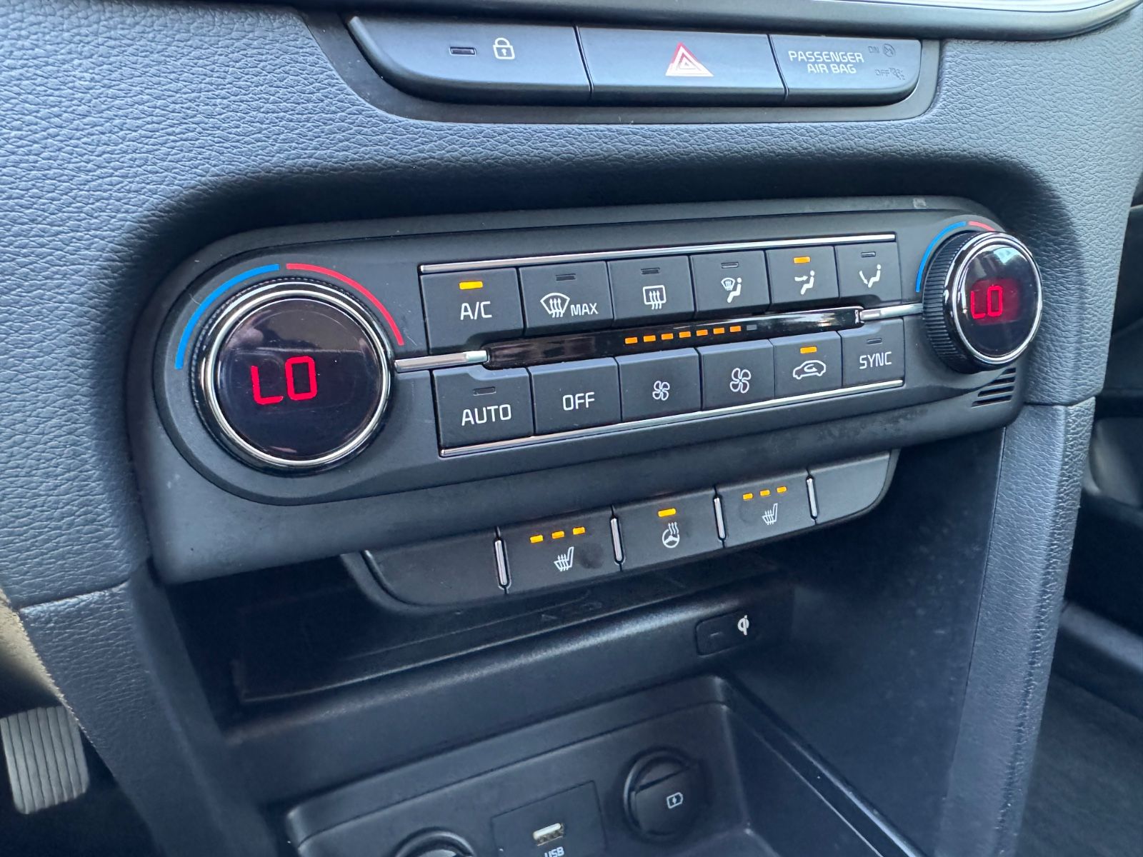 Fahrzeugabbildung Kia CEED 1.4 T-GDI DCT  SPORTW.*LED*NAVI*R-KAMERA*
