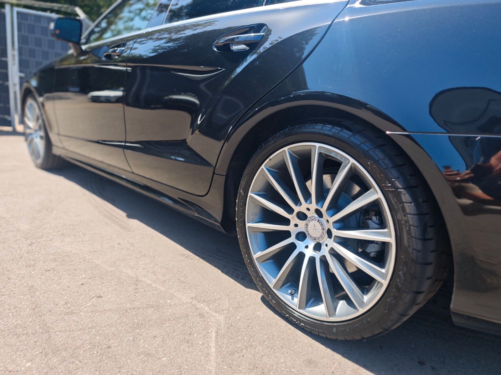Fahrzeugabbildung Mercedes-Benz CLS500 SB AMG-LINE*AIRMATIC*DISTRONIC*H&K*LED*