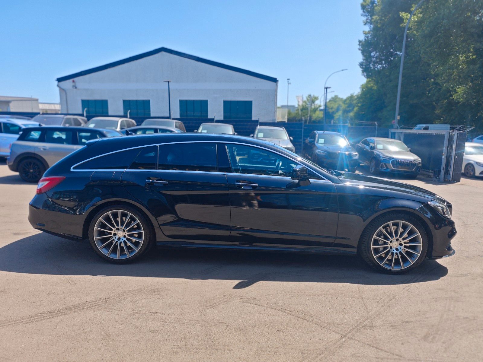 Fahrzeugabbildung Mercedes-Benz CLS500 SB AMG-LINE*AIRMATIC*DISTRONIC*H&K*LED*