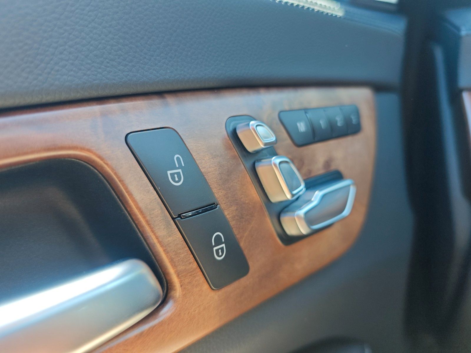 Fahrzeugabbildung Mercedes-Benz CLS500 SB AMG-LINE*AIRMATIC*DISTRONIC*H&K*LED*