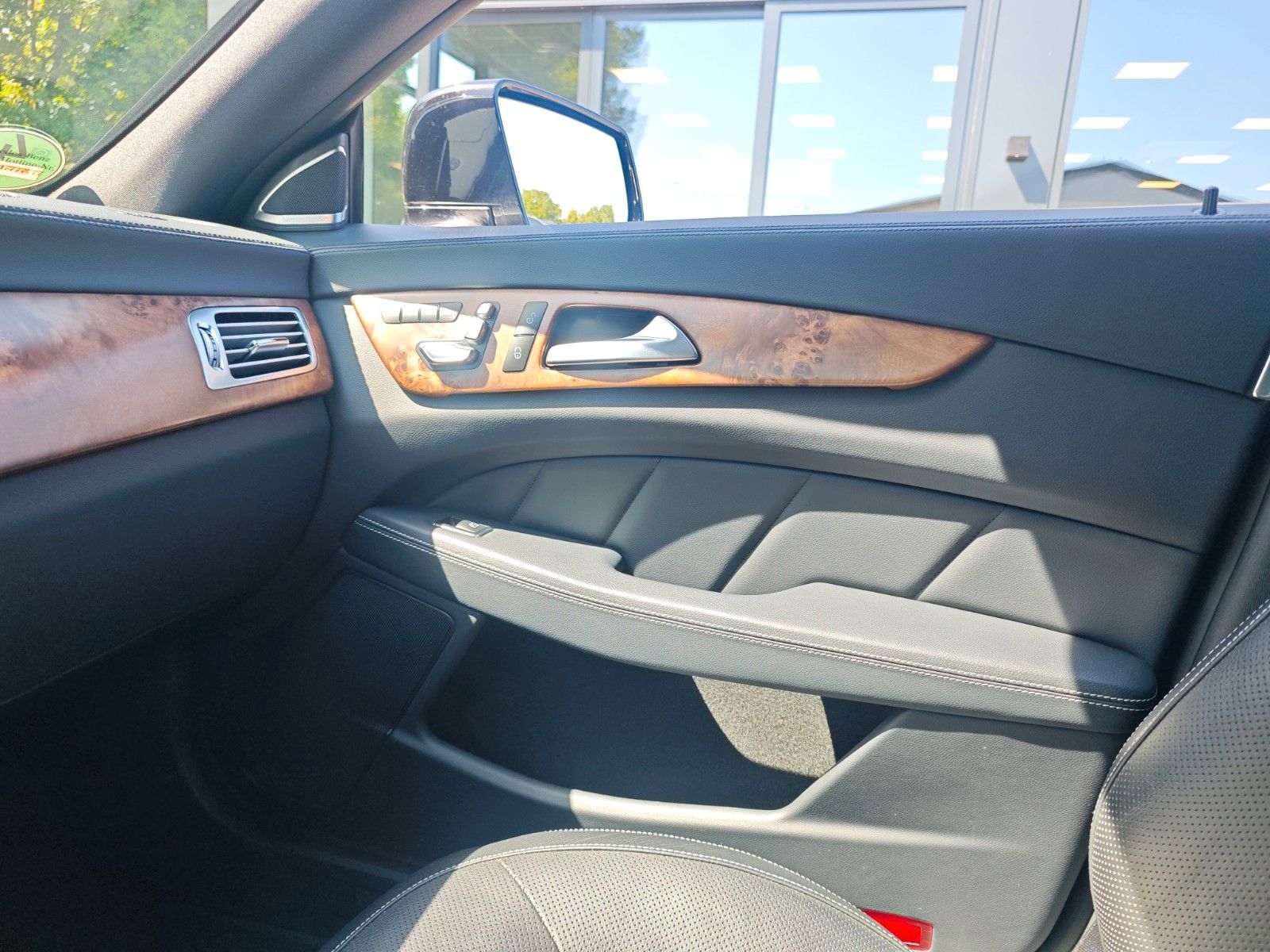 Fahrzeugabbildung Mercedes-Benz CLS500 SB AMG-LINE*AIRMATIC*DISTRONIC*H&K*LED*