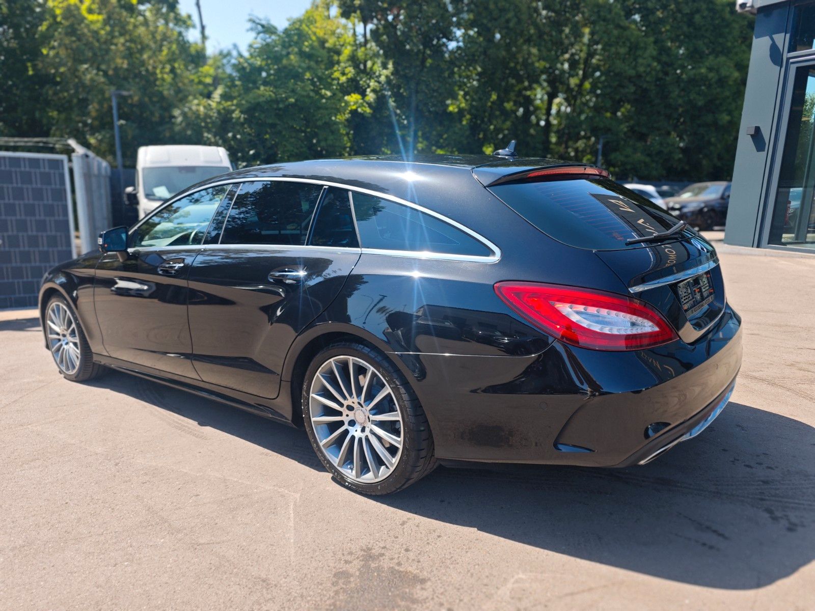 Fahrzeugabbildung Mercedes-Benz CLS500 SB AMG-LINE*AIRMATIC*DISTRONIC*H&K*LED*