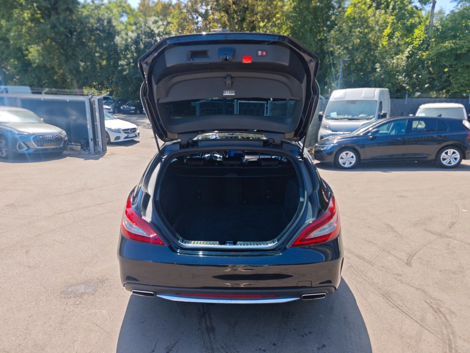Fahrzeugabbildung Mercedes-Benz CLS500 SB AMG-LINE*AIRMATIC*DISTRONIC*H&K*LED*