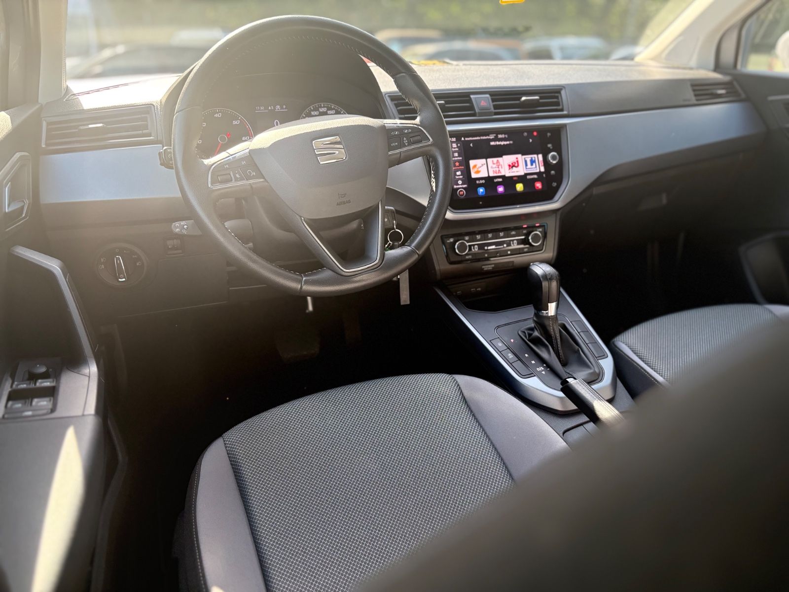 Fahrzeugabbildung SEAT ARONA STYLE *NAVI*PDC*TEMPOMAT*