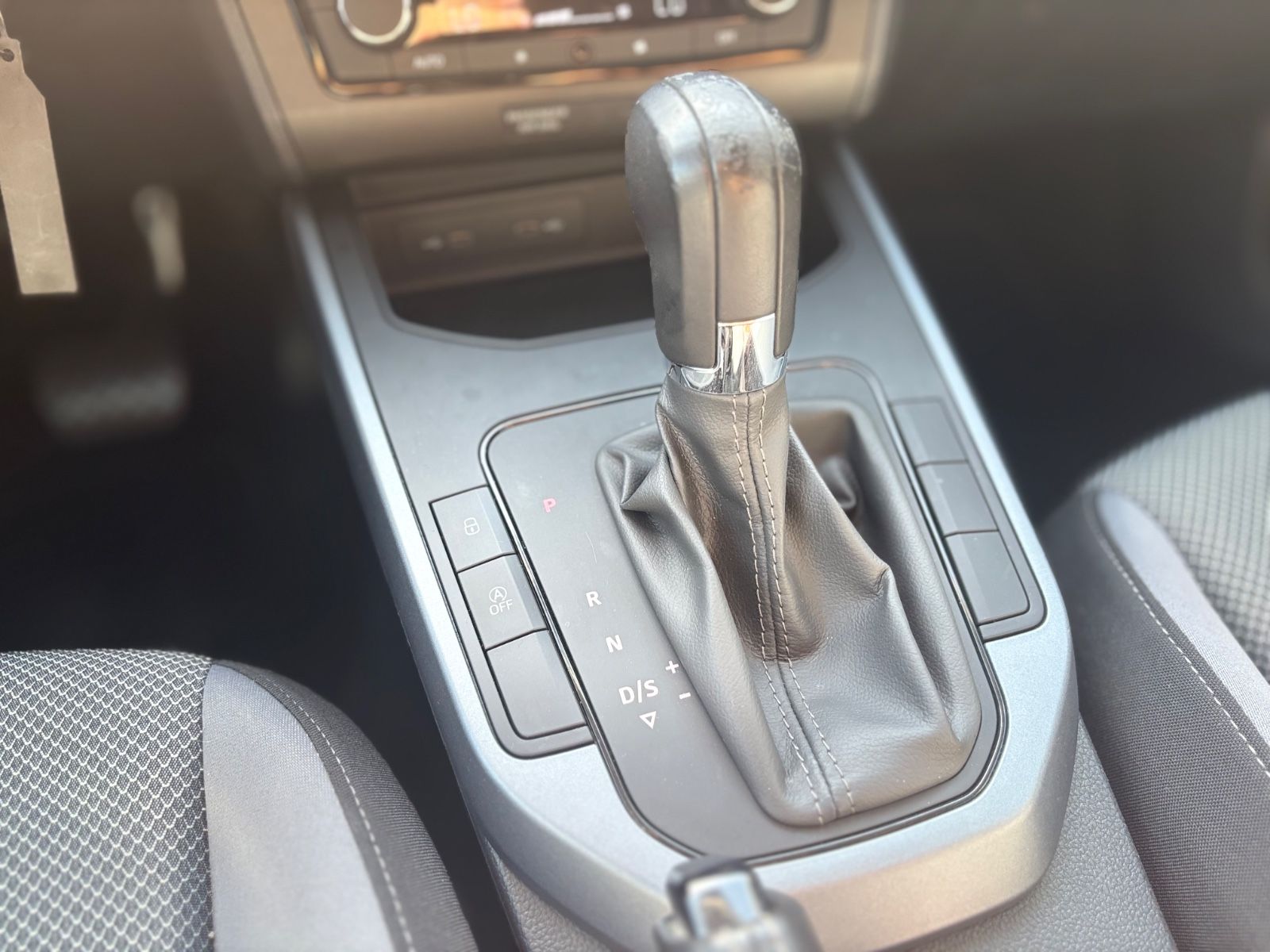Fahrzeugabbildung SEAT ARONA STYLE *NAVI*PDC*TEMPOMAT*