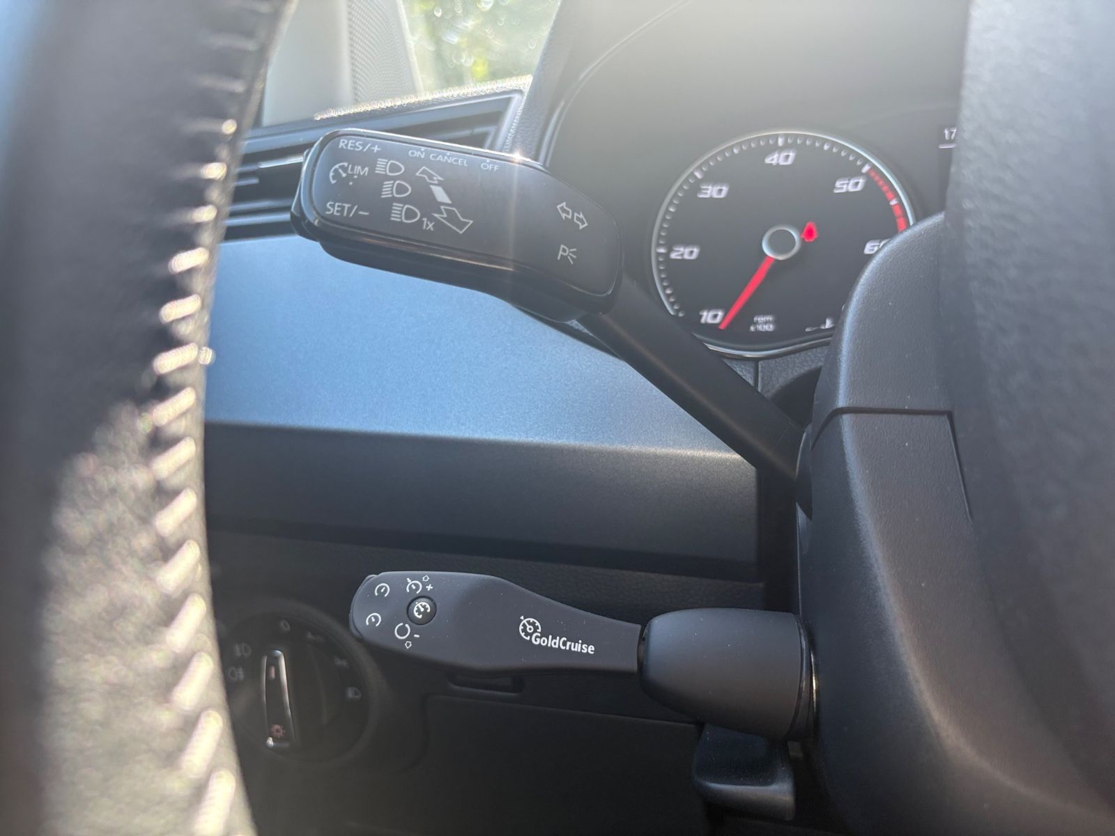Fahrzeugabbildung SEAT ARONA STYLE *NAVI*PDC*TEMPOMAT*