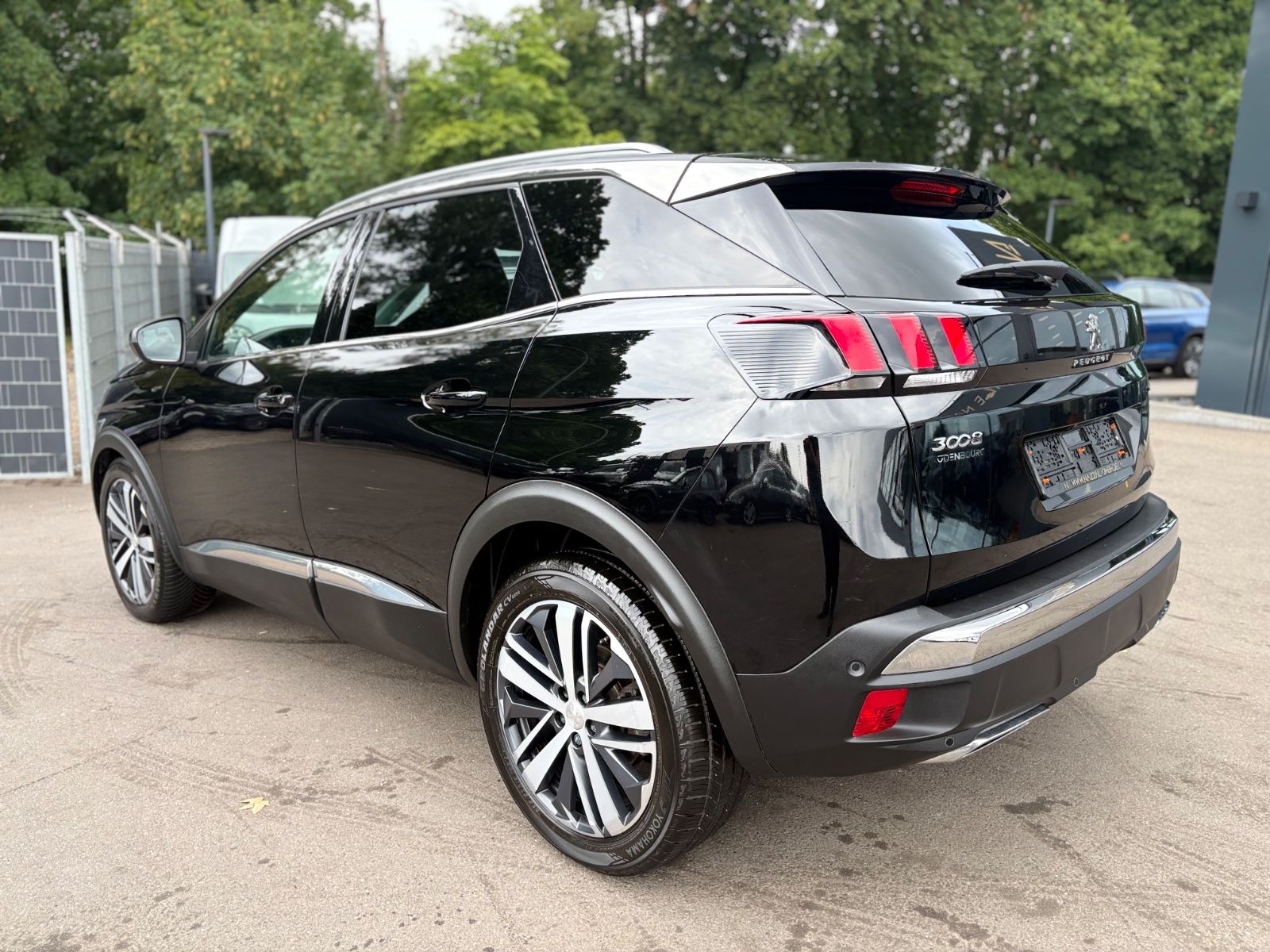 Fahrzeugabbildung Peugeot 3008 GT *AUT*PANO*LEDER*NAVI*KAM*ASSIST*SHZ*
