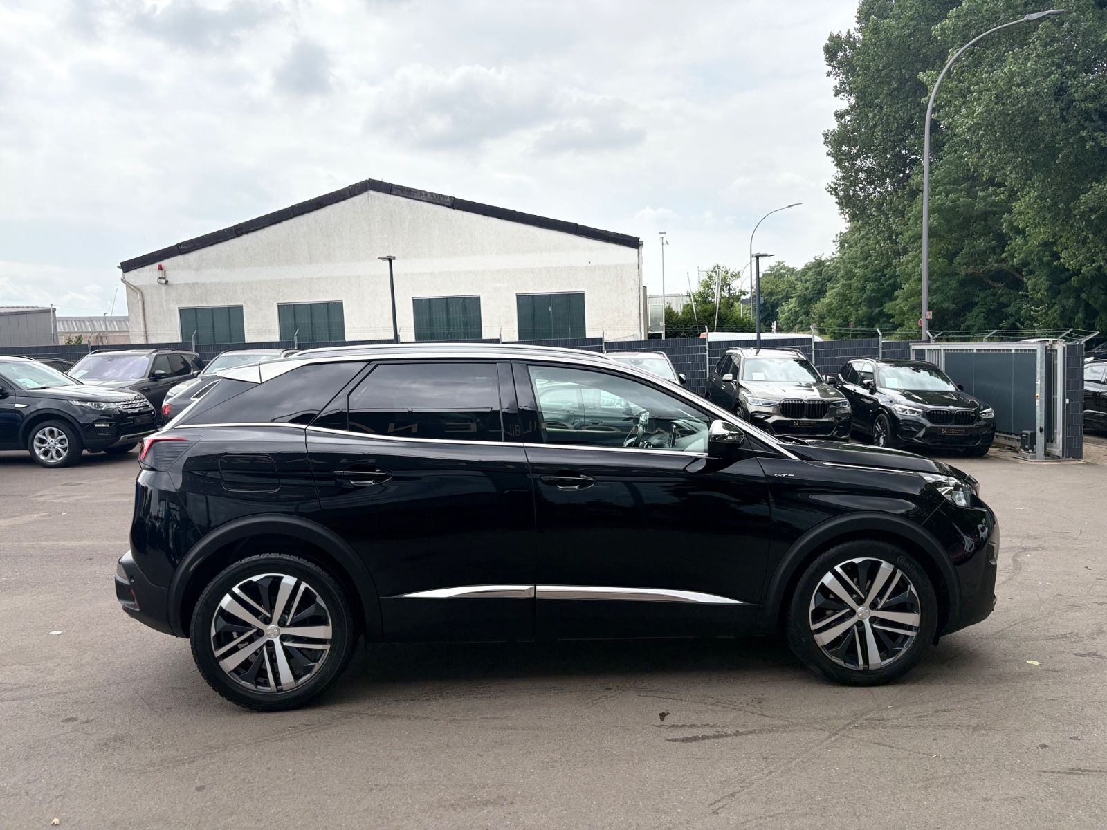 Fahrzeugabbildung Peugeot 3008 GT *AUT*PANO*LEDER*NAVI*KAM*ASSIST*SHZ*