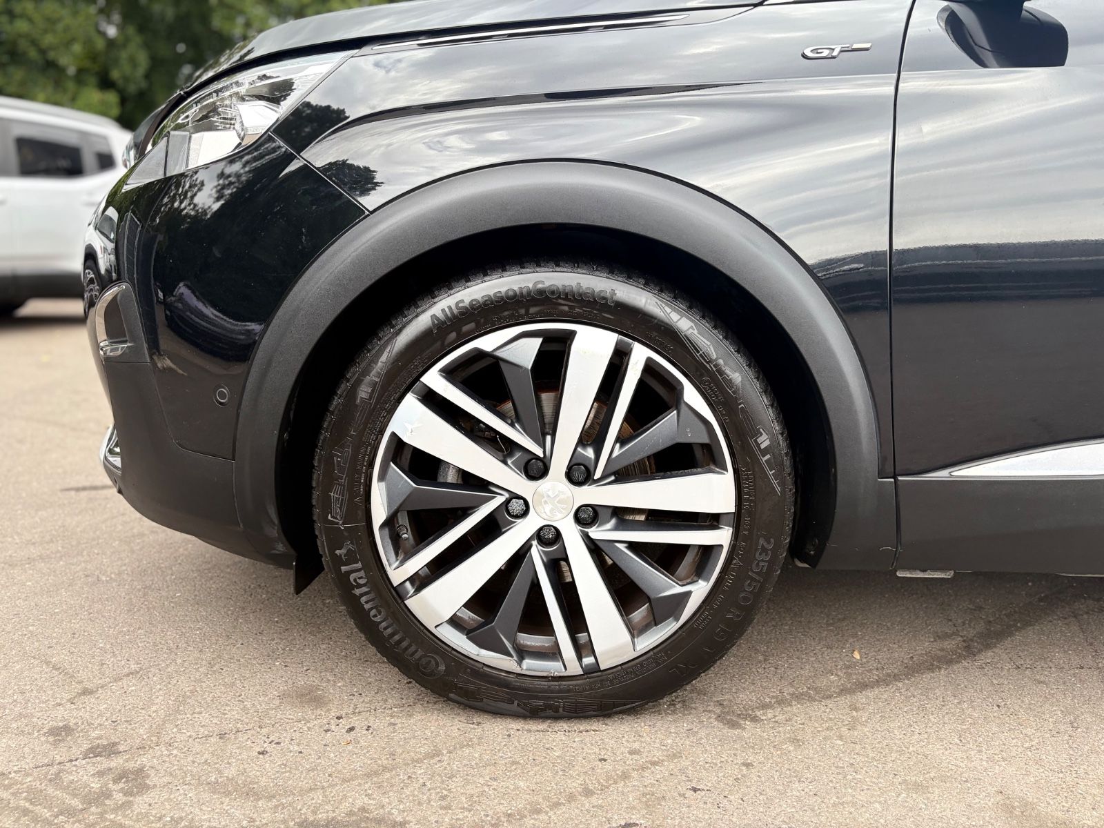 Fahrzeugabbildung Peugeot 3008 GT *AUT*PANO*LEDER*NAVI*KAM*ASSIST*SHZ*