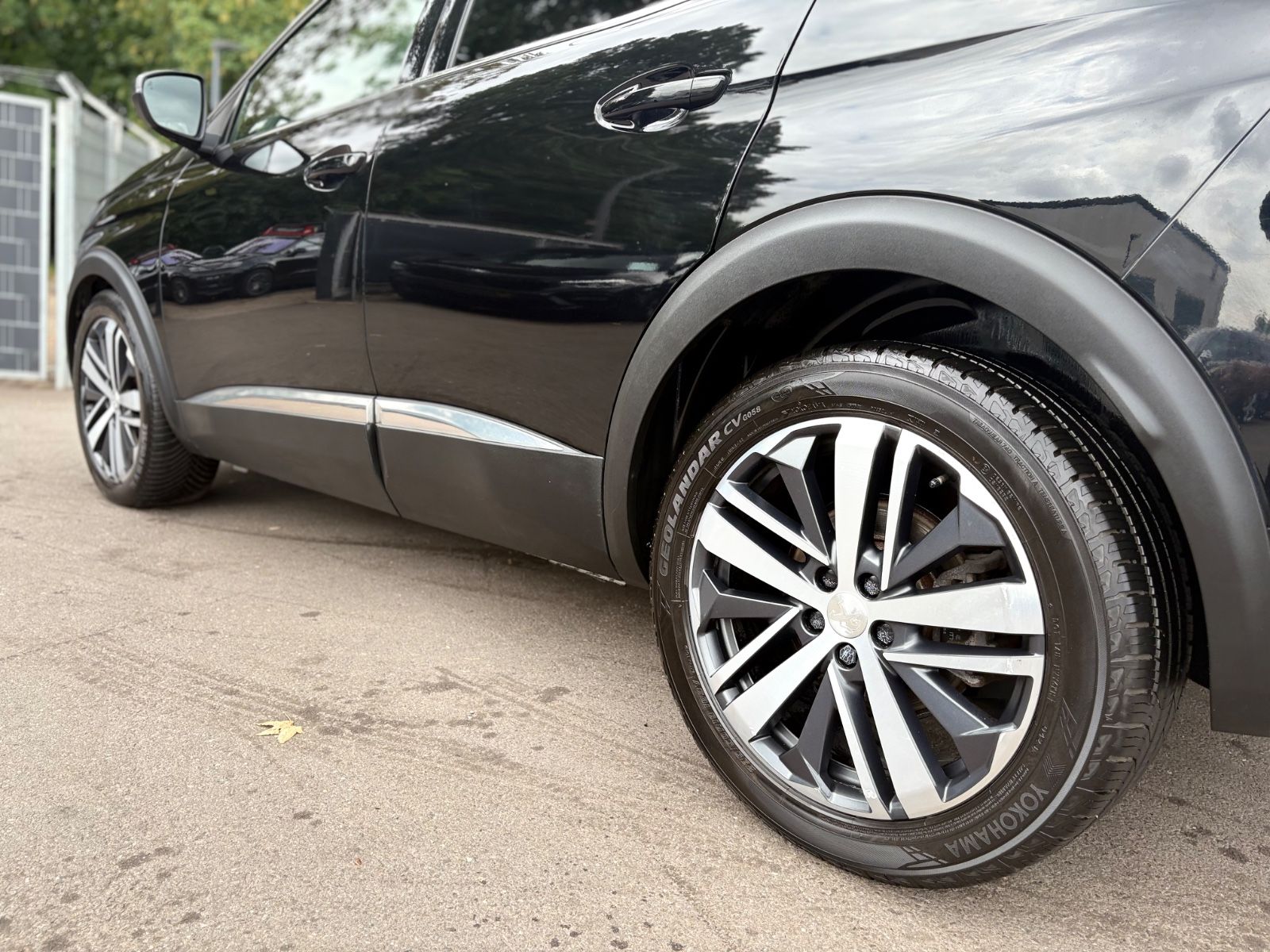 Fahrzeugabbildung Peugeot 3008 GT *AUT*PANO*LEDER*NAVI*KAM*ASSIST*SHZ*