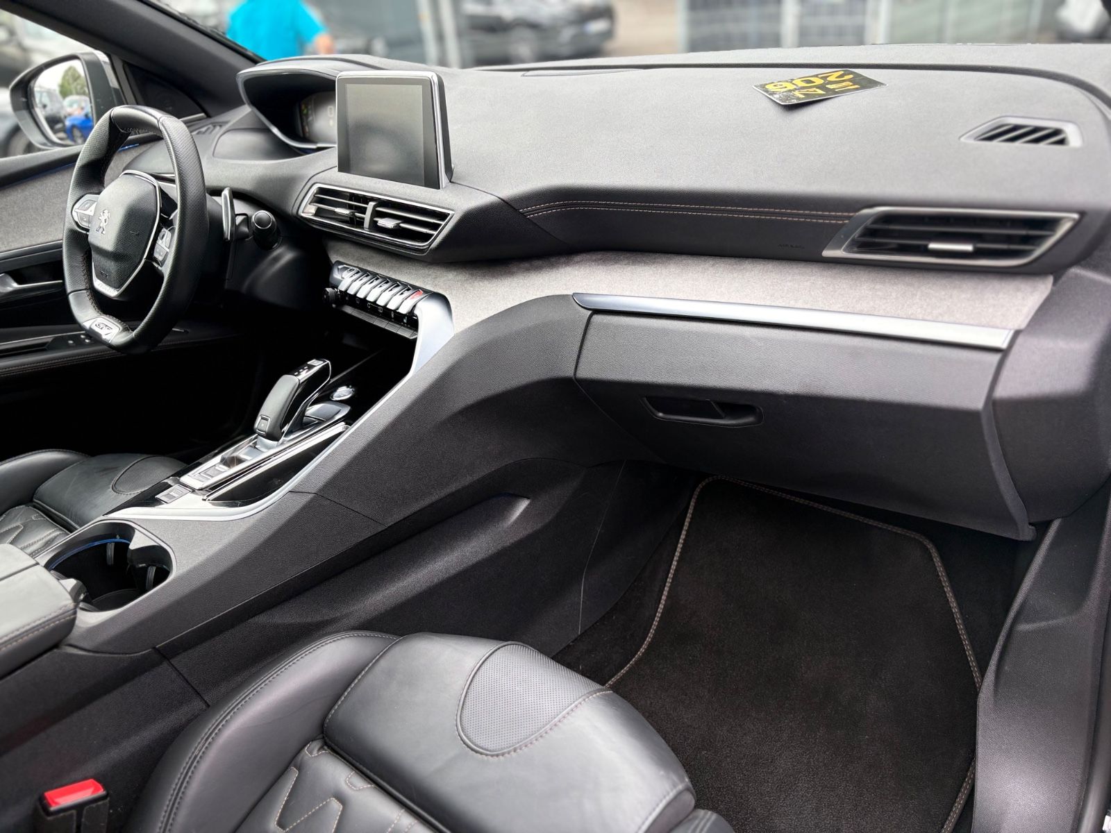 Fahrzeugabbildung Peugeot 3008 GT *AUT*PANO*LEDER*NAVI*KAM*ASSIST*SHZ*